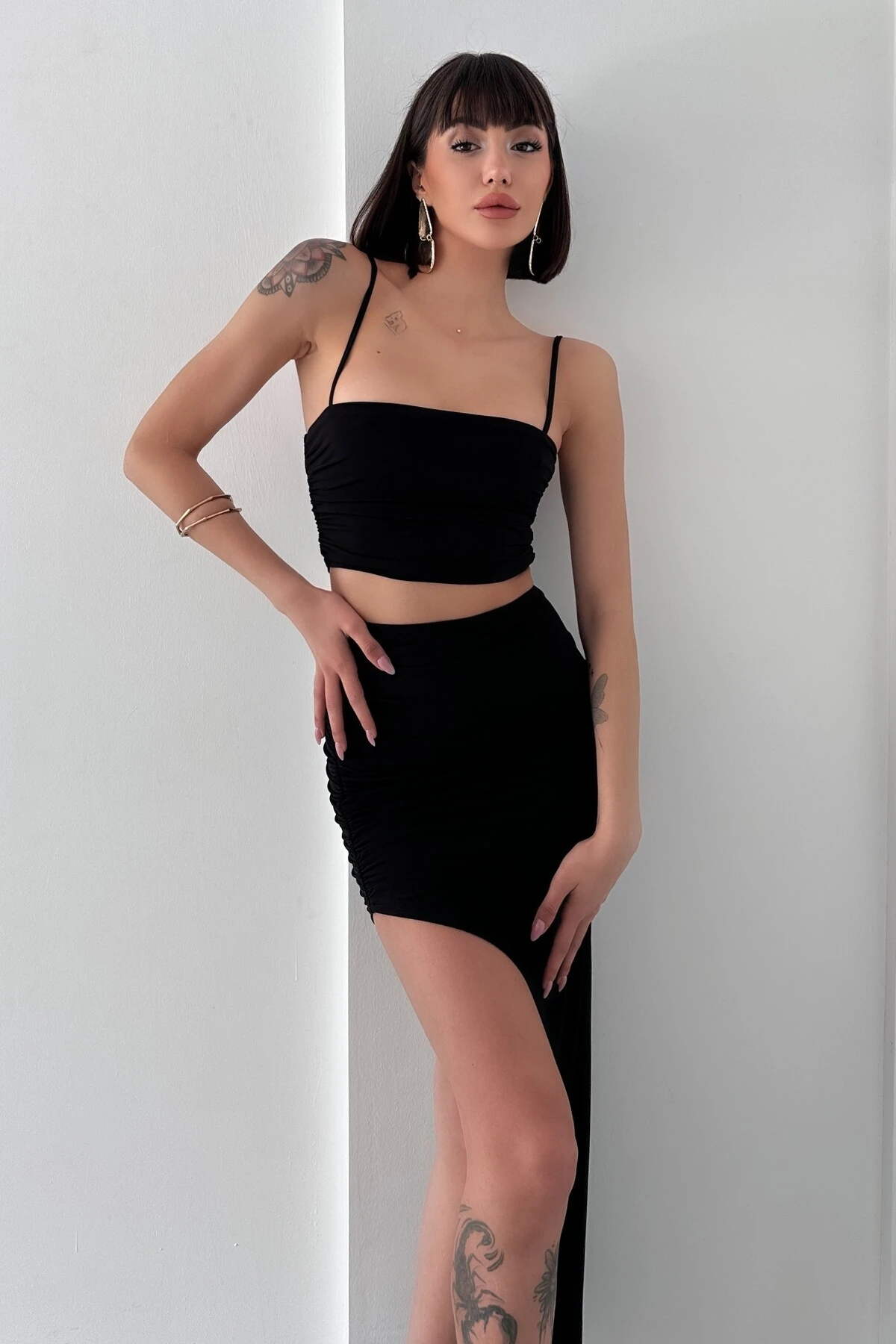 ASKILI CROP , YIRTMAÇLI ETEK SANDY DRAPELİ TAKIM