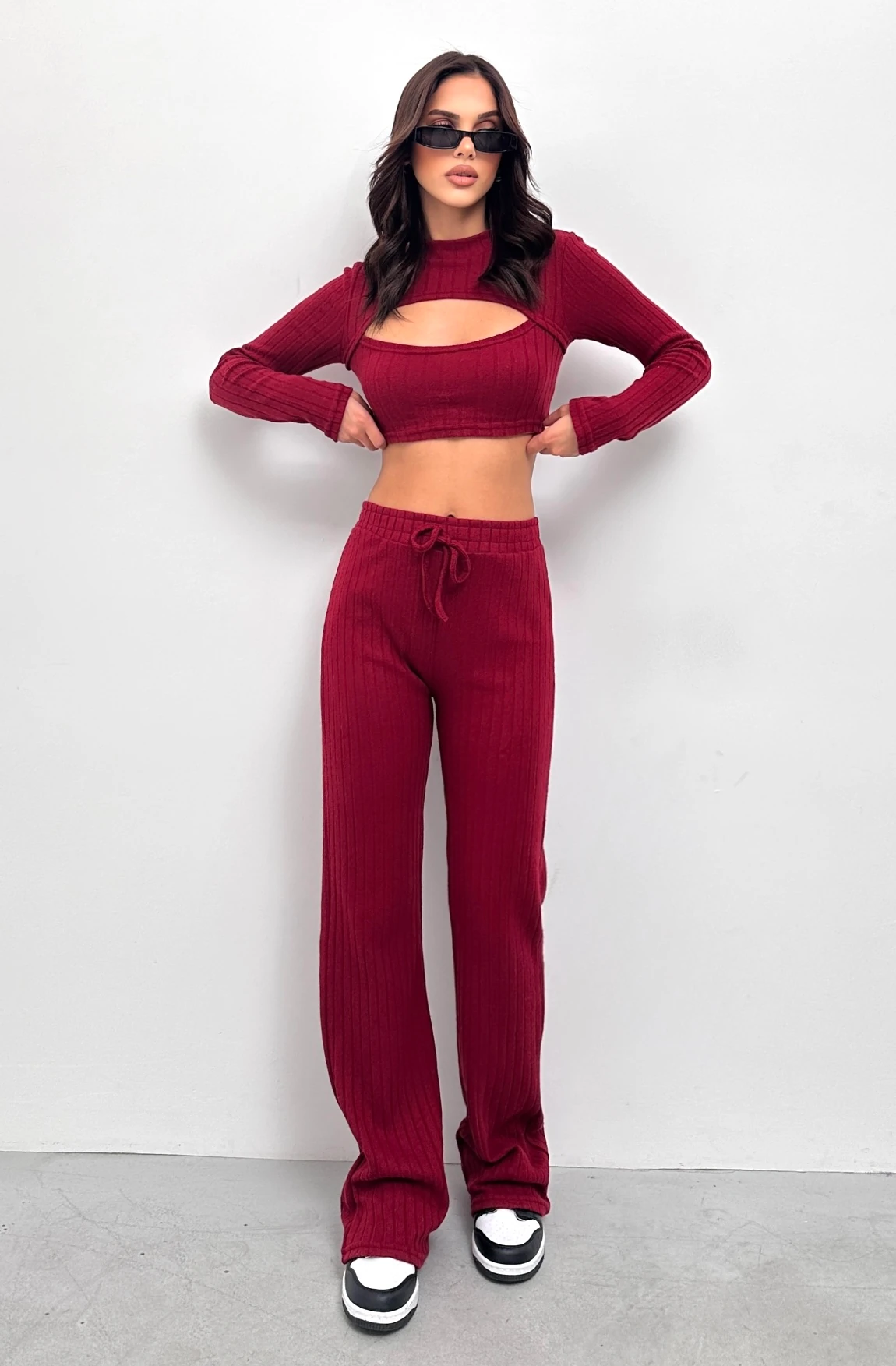 UZUN KOL PENCERELİ DEKOLTE FİTİLLİ TAKIM