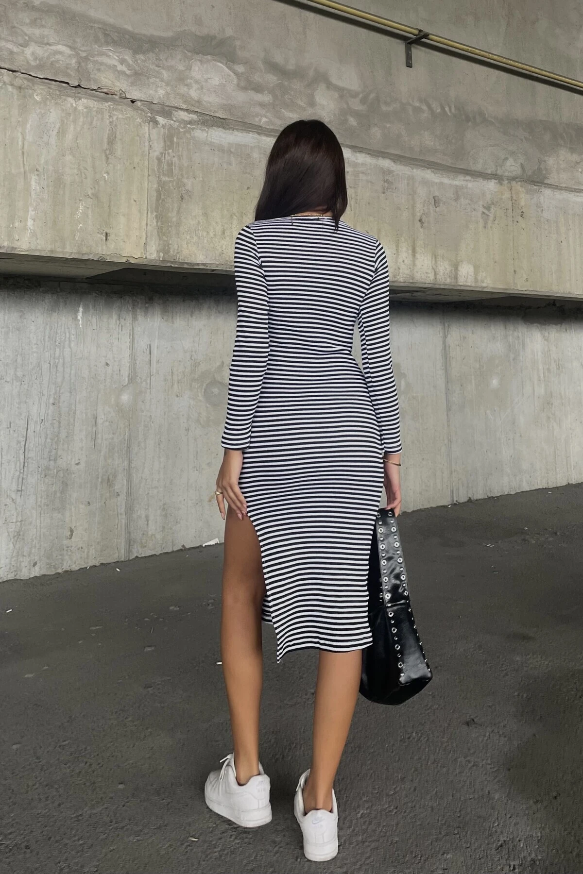 BİSİKLET YAKA ÇİZGİLİ UZUN KOL YIRTMAÇLI KAŞKORSE ELBİSE