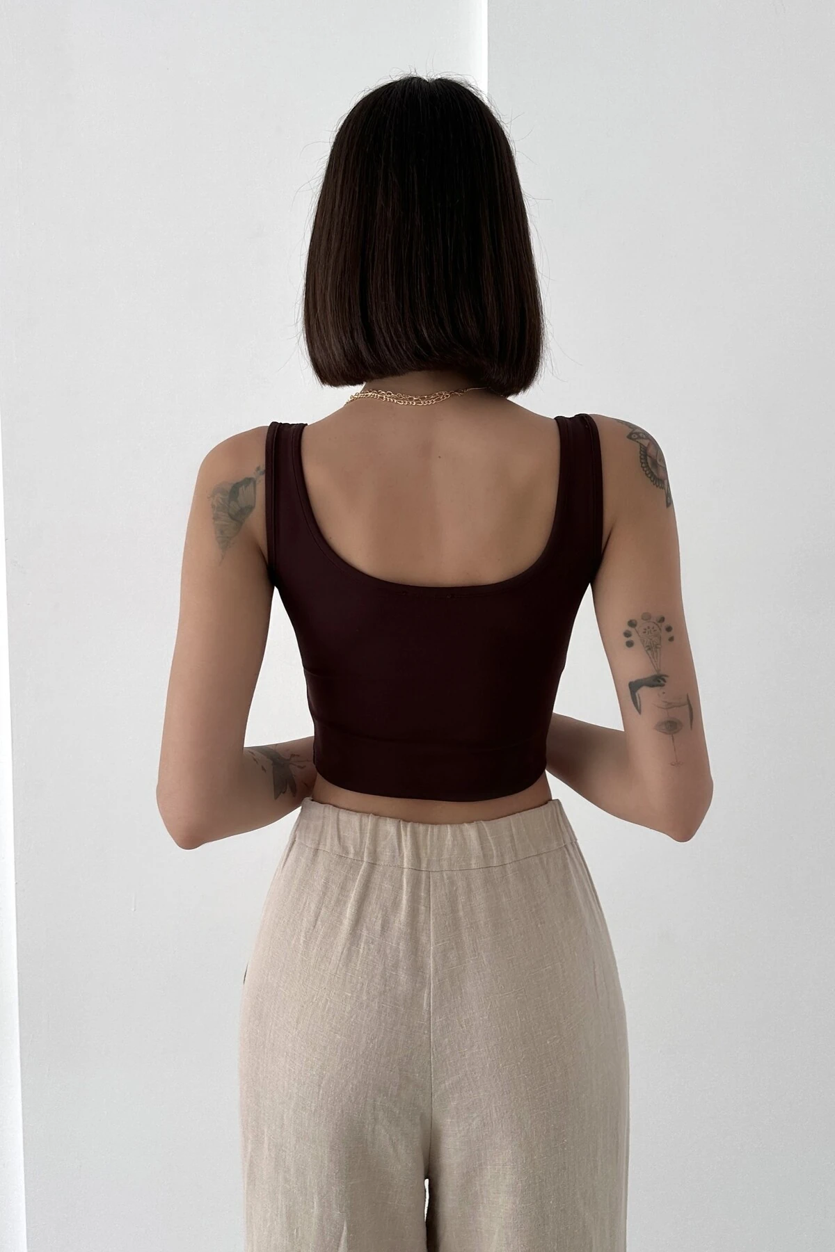 MODAL KUMAŞ KARE YAKA KALIN ASKILI SIRTI DEKOLTE CROP BODY