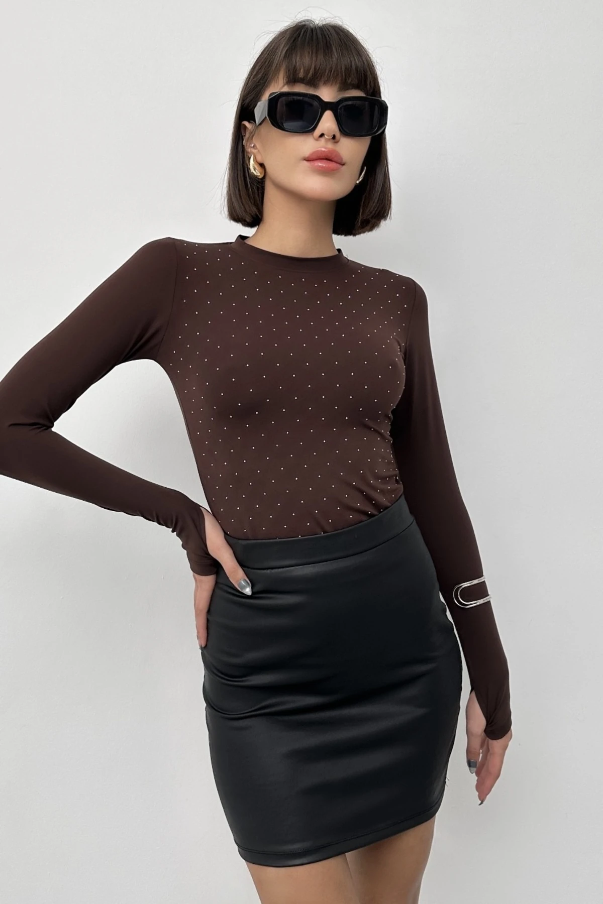 LOVE IT TAŞ DETAYLI PARMAK GEÇİRMELİ MODAL BLUZ