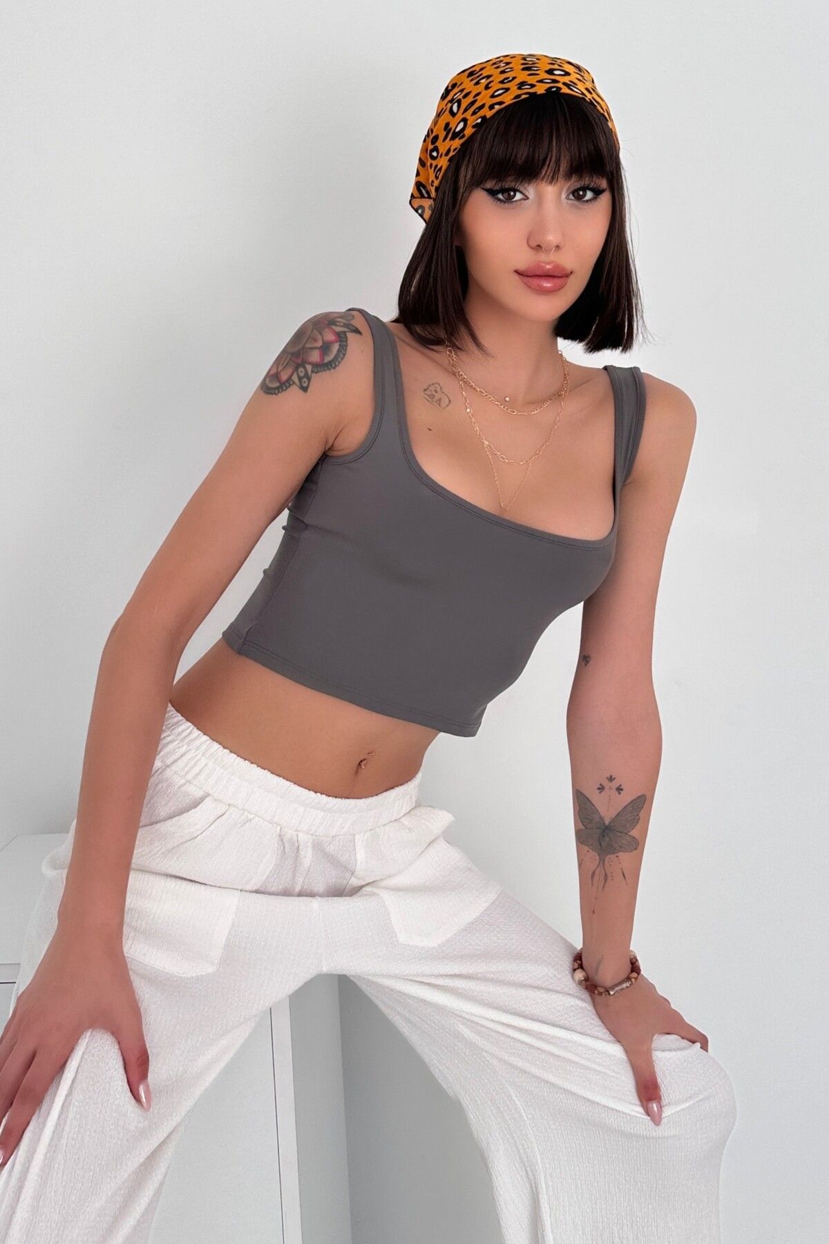 MODAL KUMAŞ KARE YAKA KALIN ASKILI SIRTI DEKOLTE CROP BODY