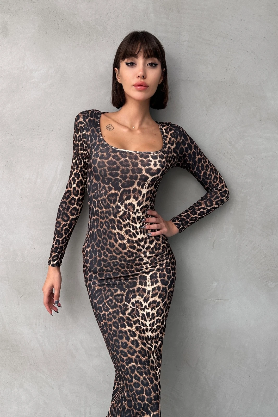 KARE YAKA LEOPAR DESENLİ MİDİ ELBİSE