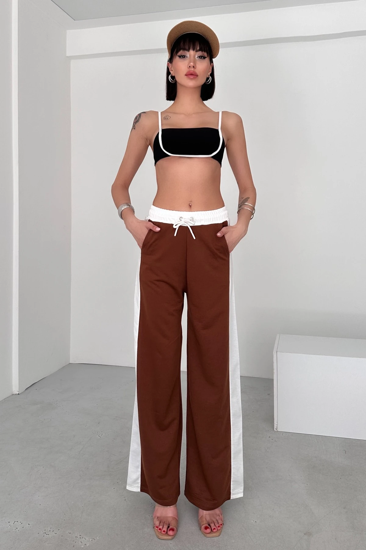 MONA BEL ve YAN KONTRAST BLOK PANELLİ BELİ LASTİKLİ, RAHAT PANTOLON