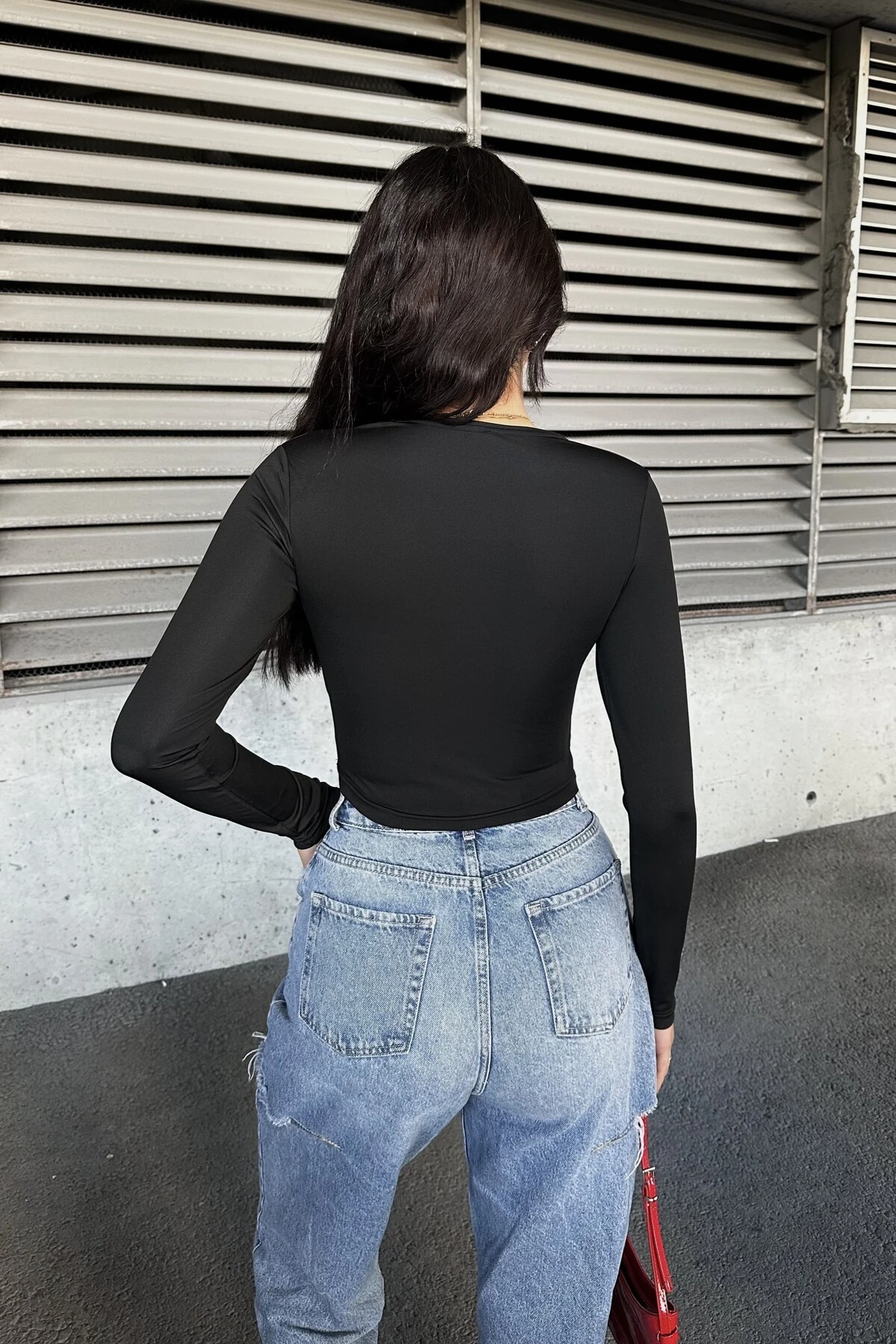 DALGIÇ KUMAŞ PENCERELİ UZUN KOL CROP