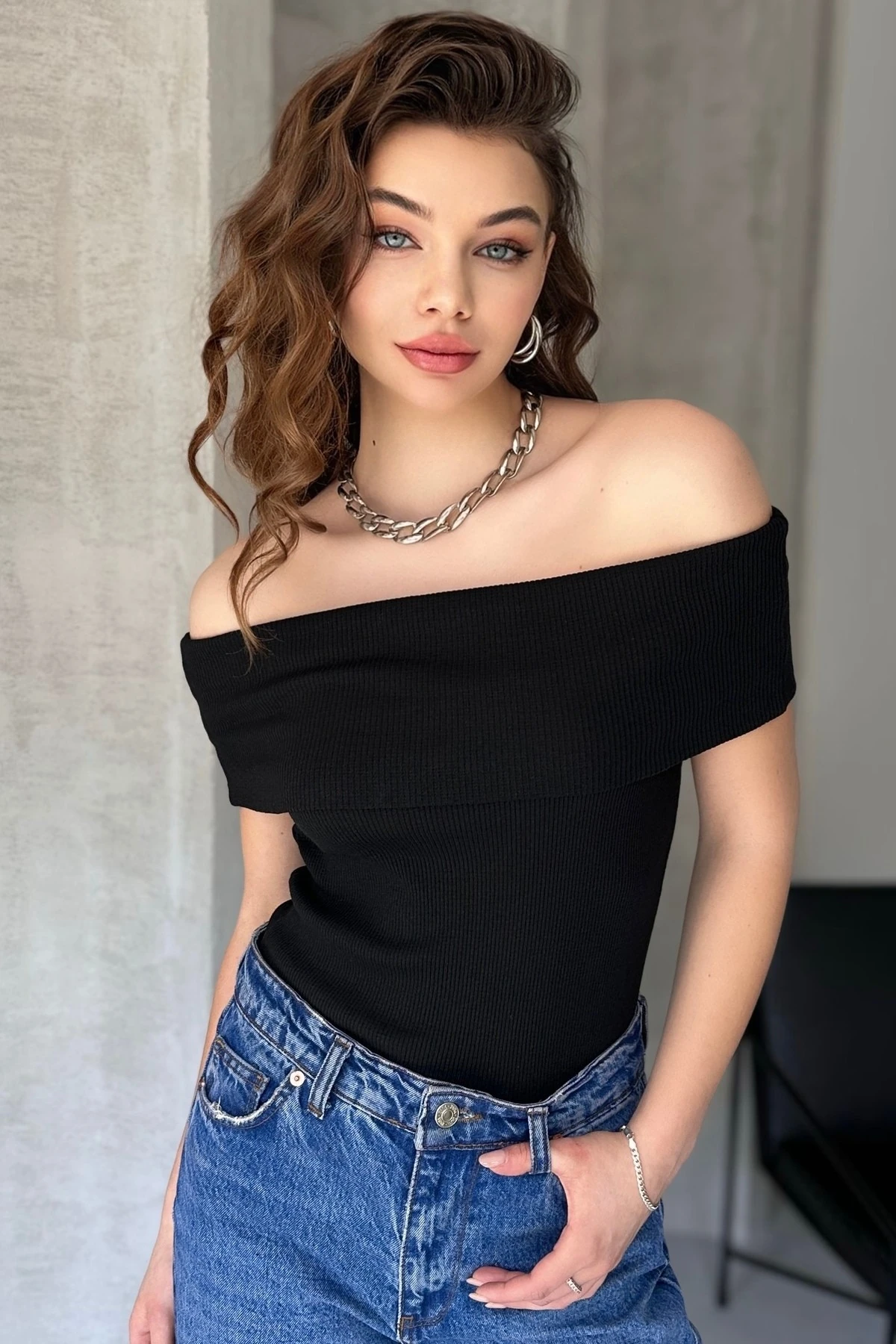 MADONNA YAKA KOLSUZ KAŞKORSE BLUZ