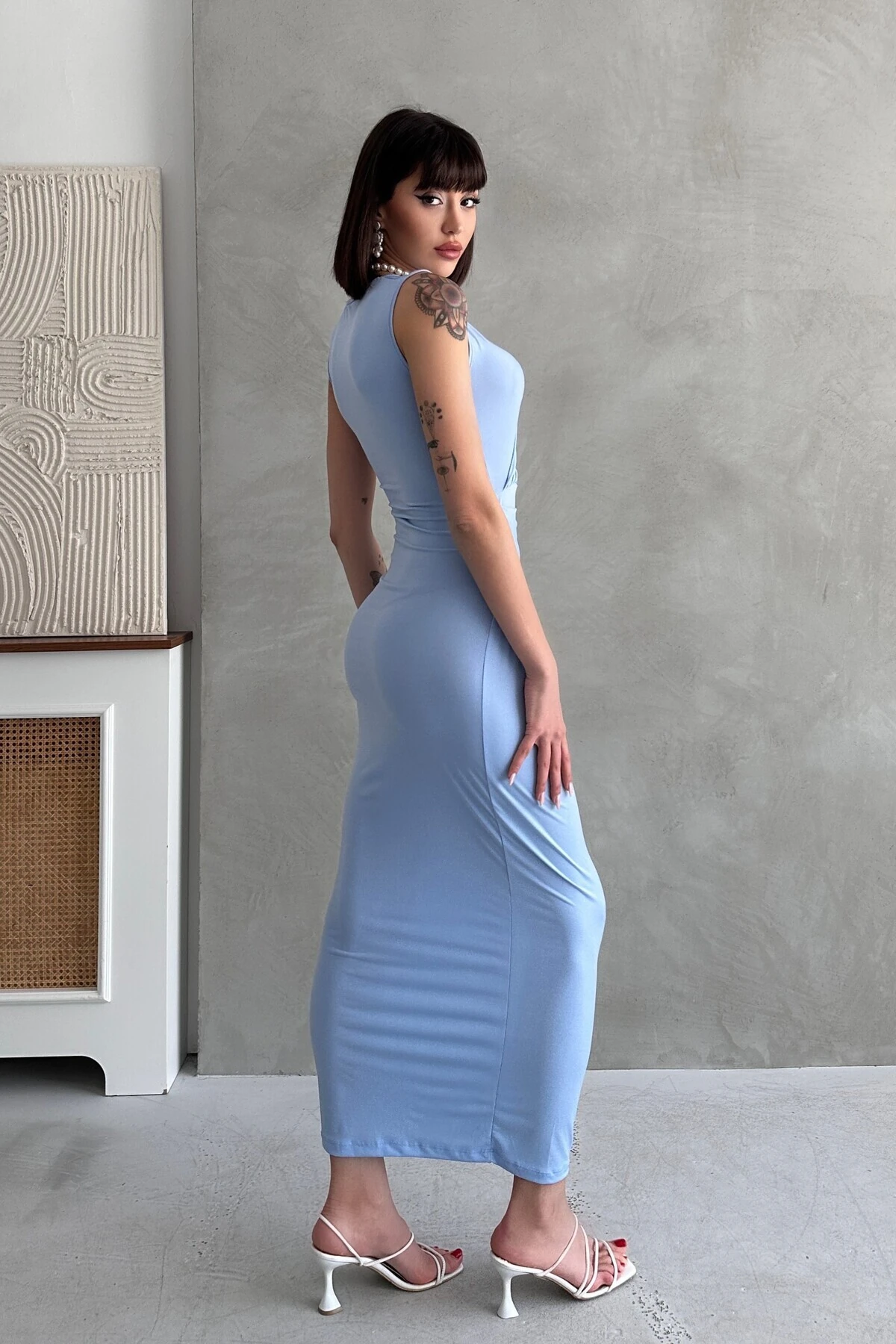 BİSİKLET YAKA KOLSUZ DRAPELİ SANDY ELBİSE