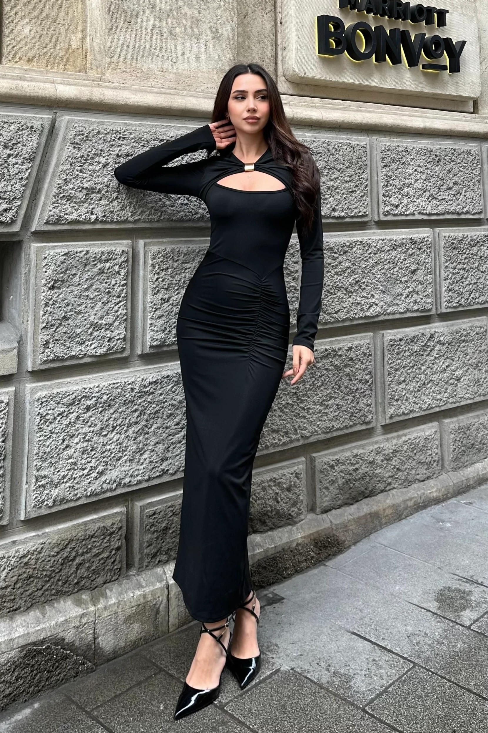 PENCERELİ TOKA DETAYLI SANDY ELBİSE