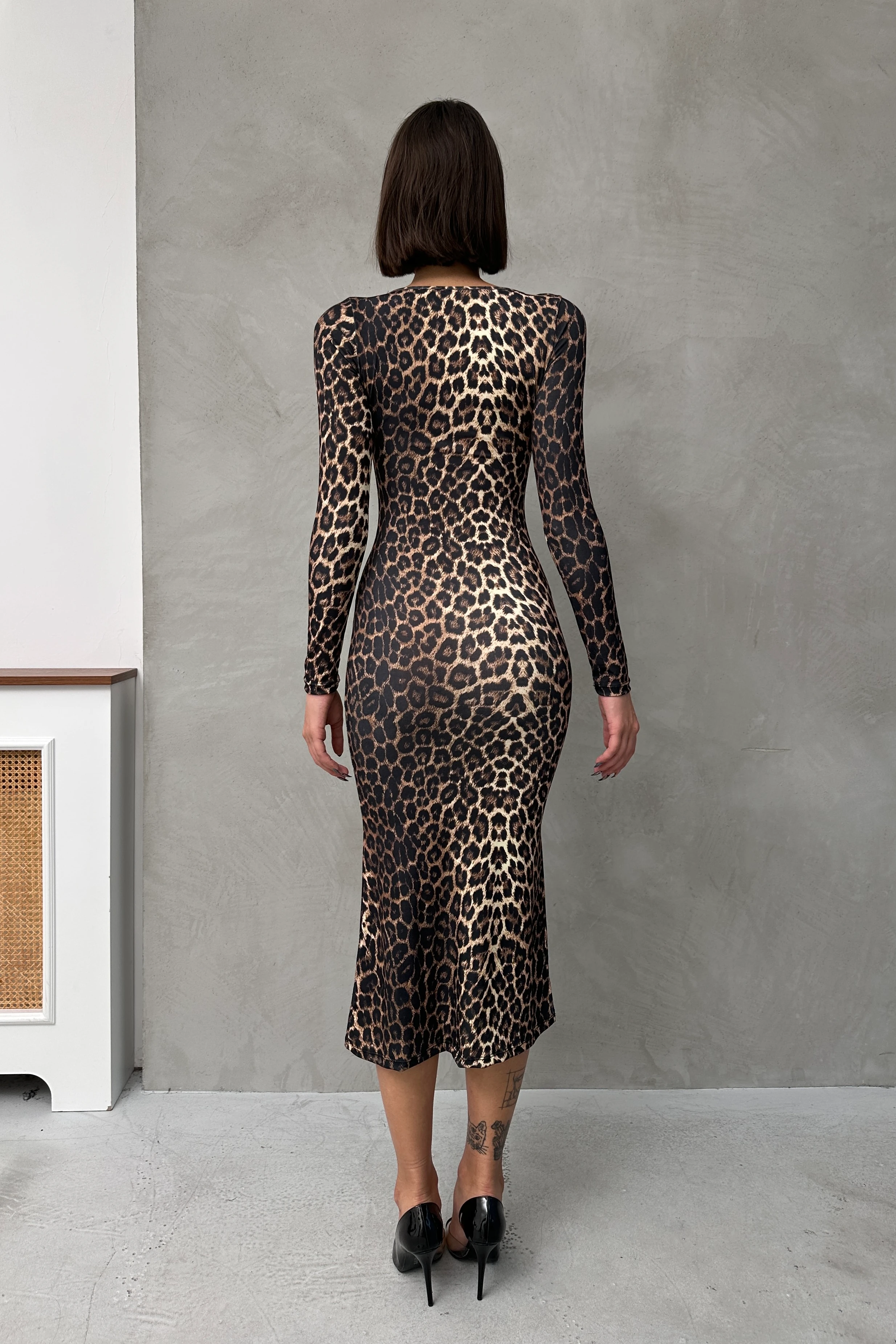 KARE YAKA LEOPAR DESENLİ MİDİ ELBİSE