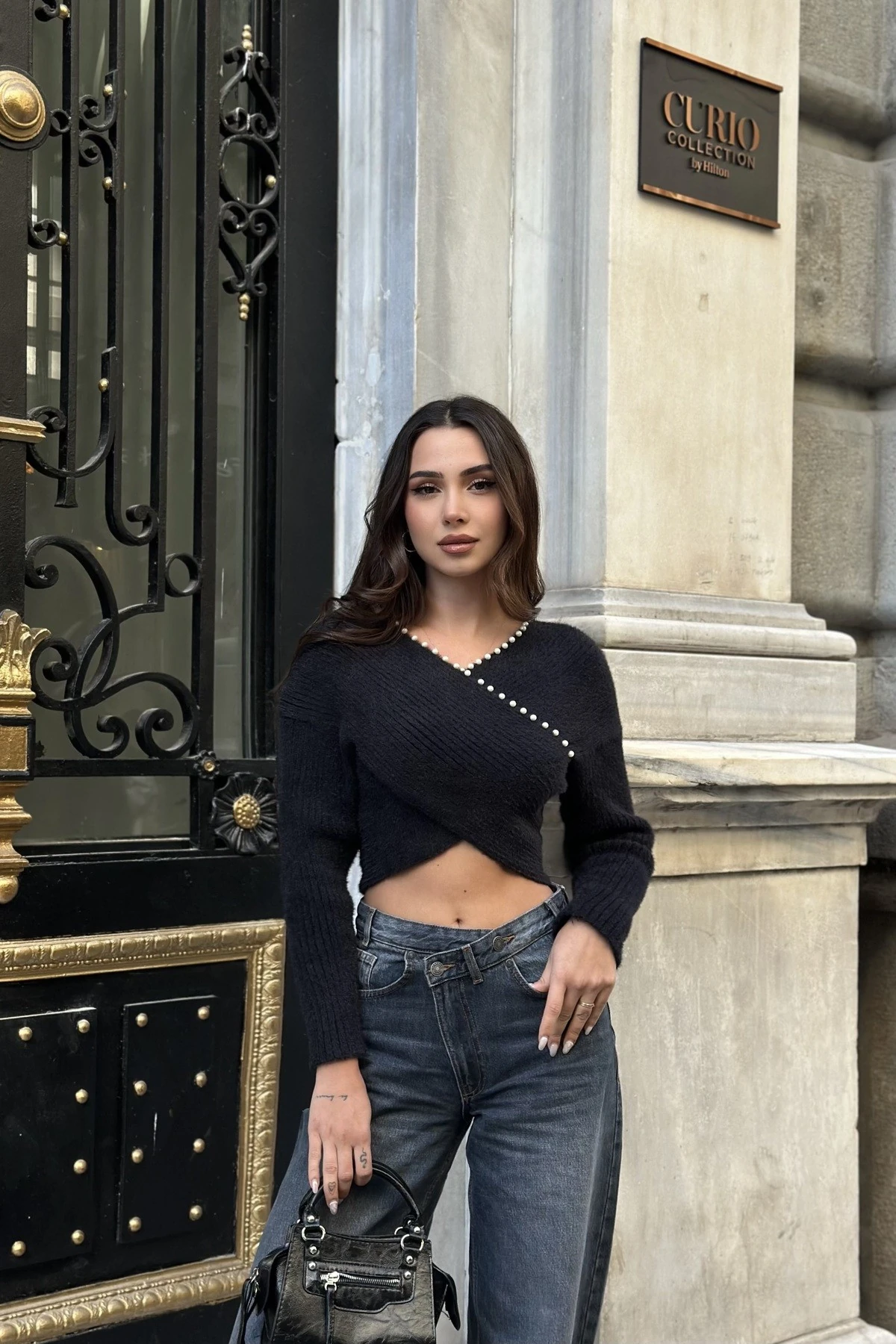 SWAN İNCİ DETAYLI KRUVAZE UZUN KOL TRİKO BLUZ - si̇yah