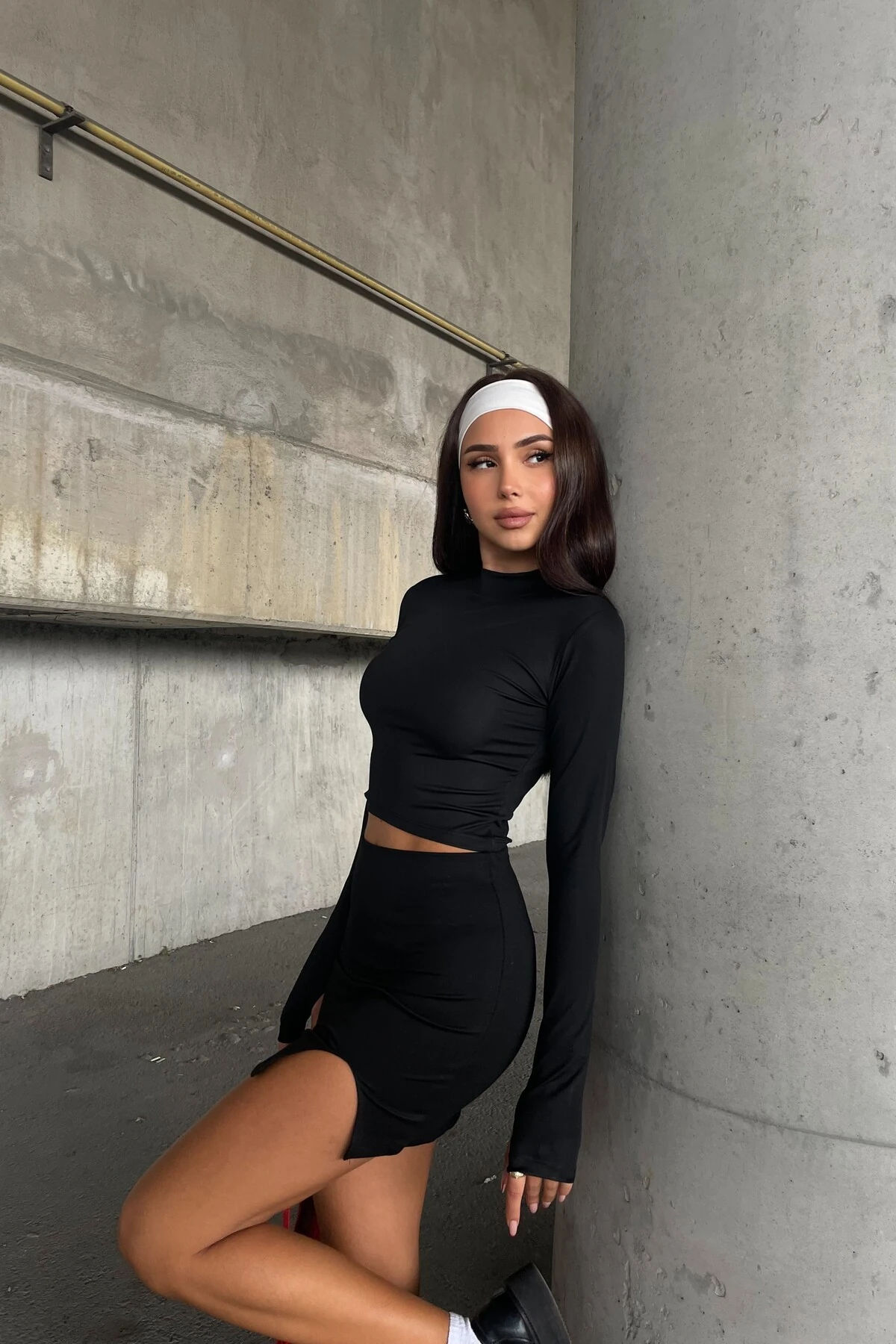 DALGIÇ KUMAŞ PARMAK GEÇİRMELİ UZUN KOL CROP