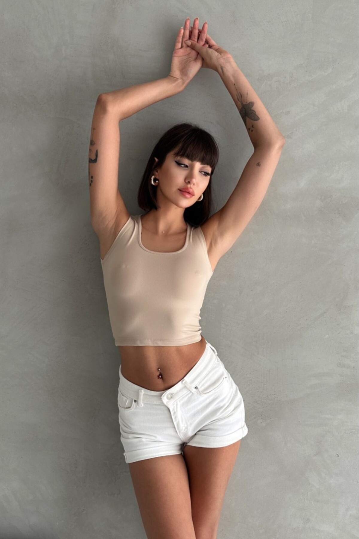 MODAL KUMAŞ U YAKA KALIN ASKILI SIRTI KAPALI CROP BODY
