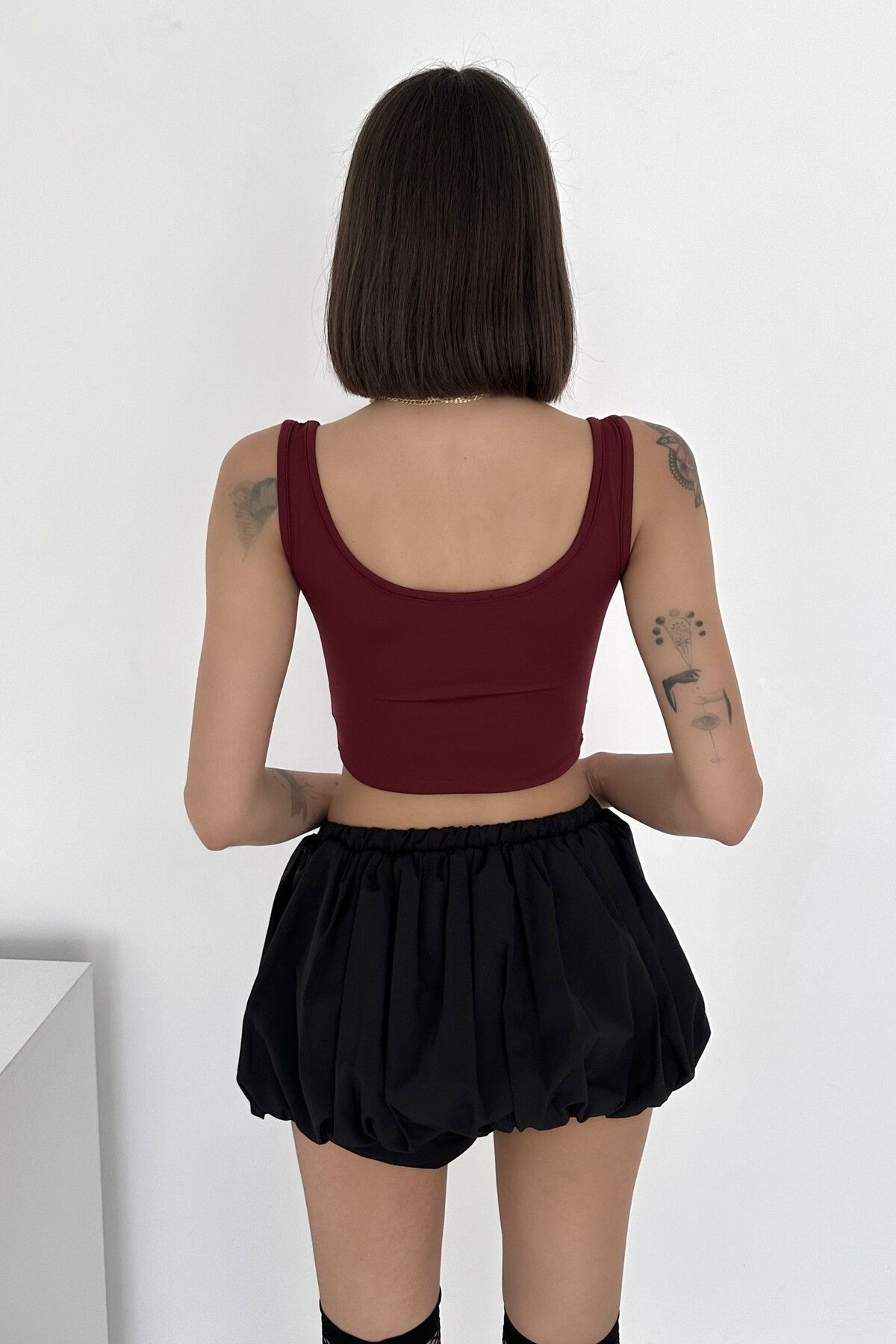 MODAL KUMAŞ KARE YAKA KALIN ASKILI SIRTI DEKOLTE CROP BODY