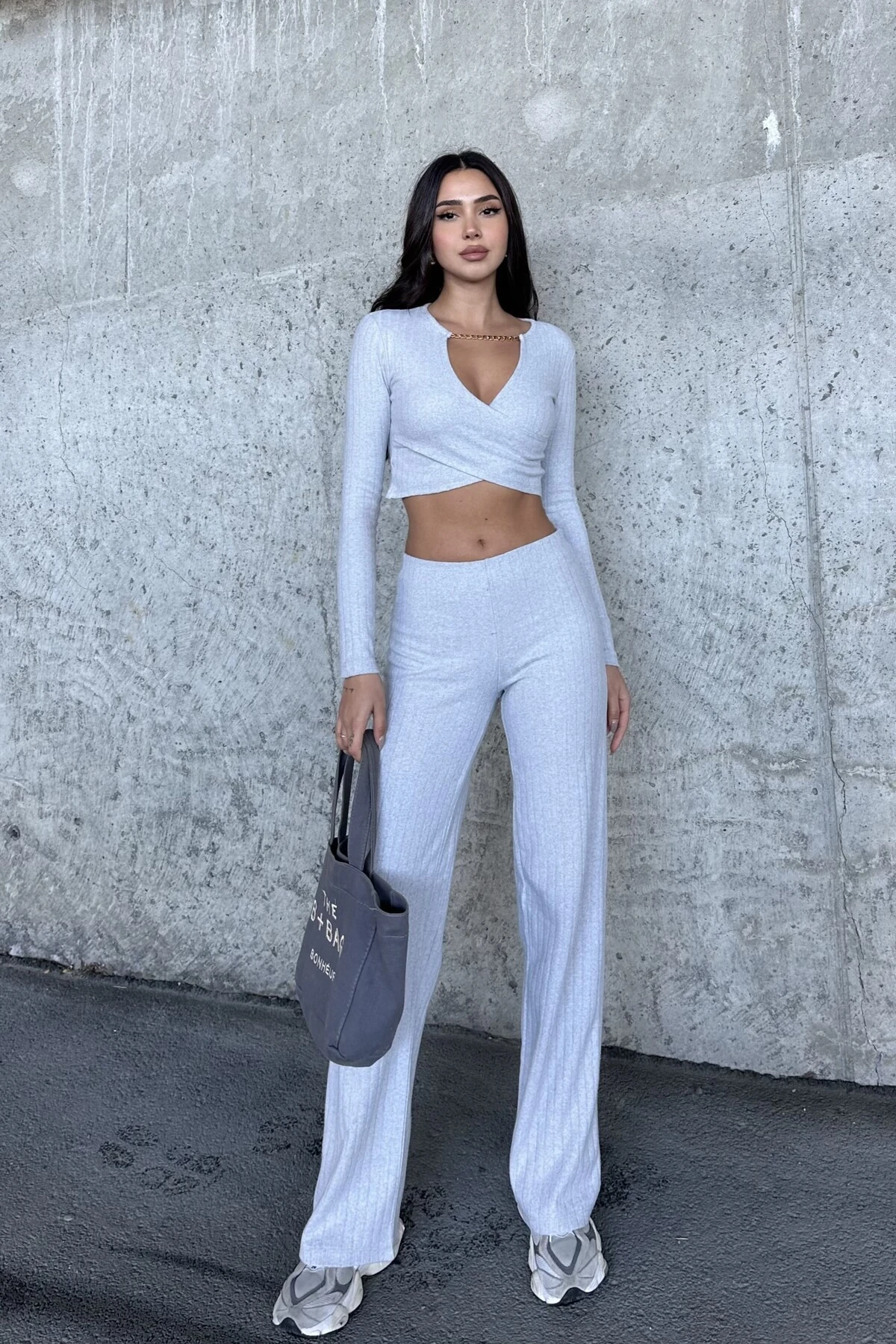 ZİNCİR DETAYLI UZUN KOL CROP,YÜKSEK BEL,ELASTİK BEL BANTLI PALAZZO PANTOLON TAKIM - gri