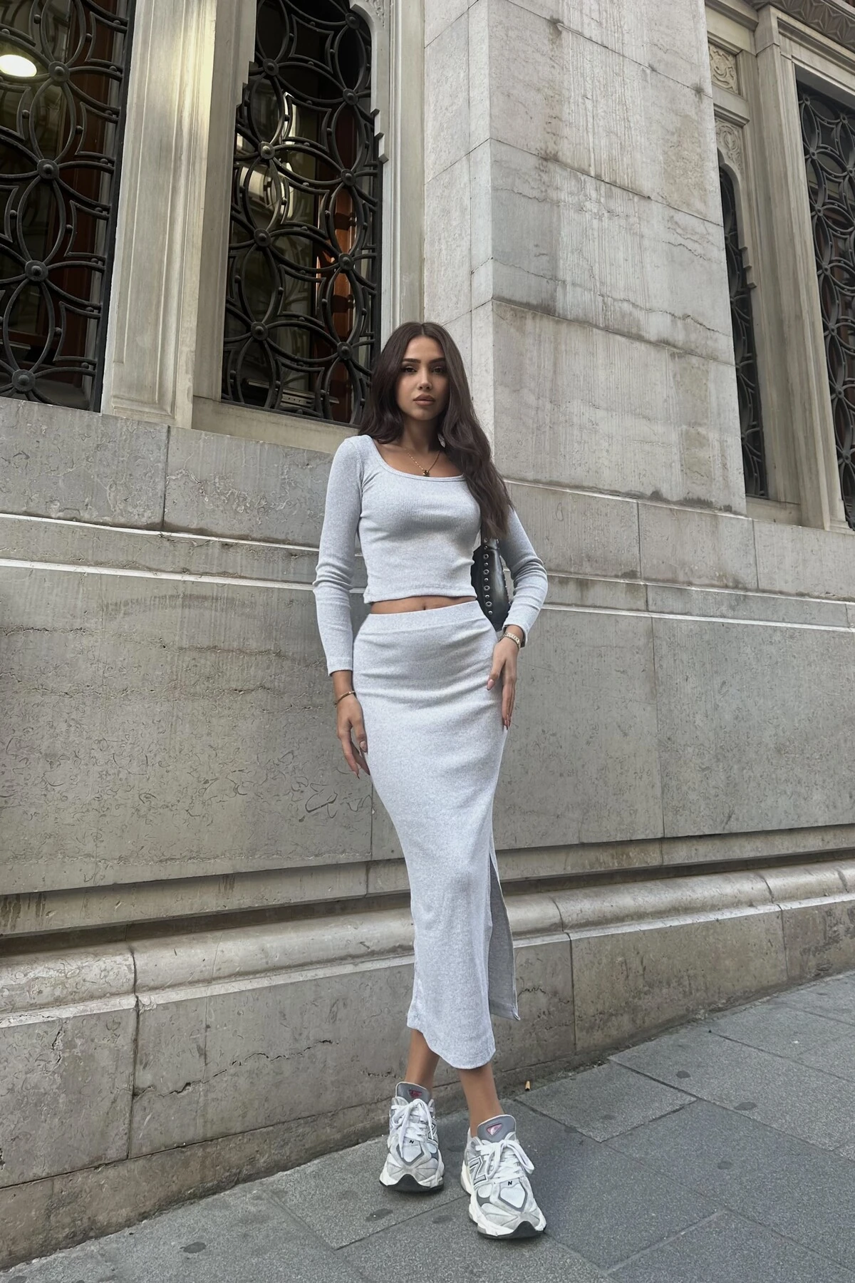 KARE YAKA YIRTMAÇLI ETEKLİ KAŞKORSE TAKIM - gri