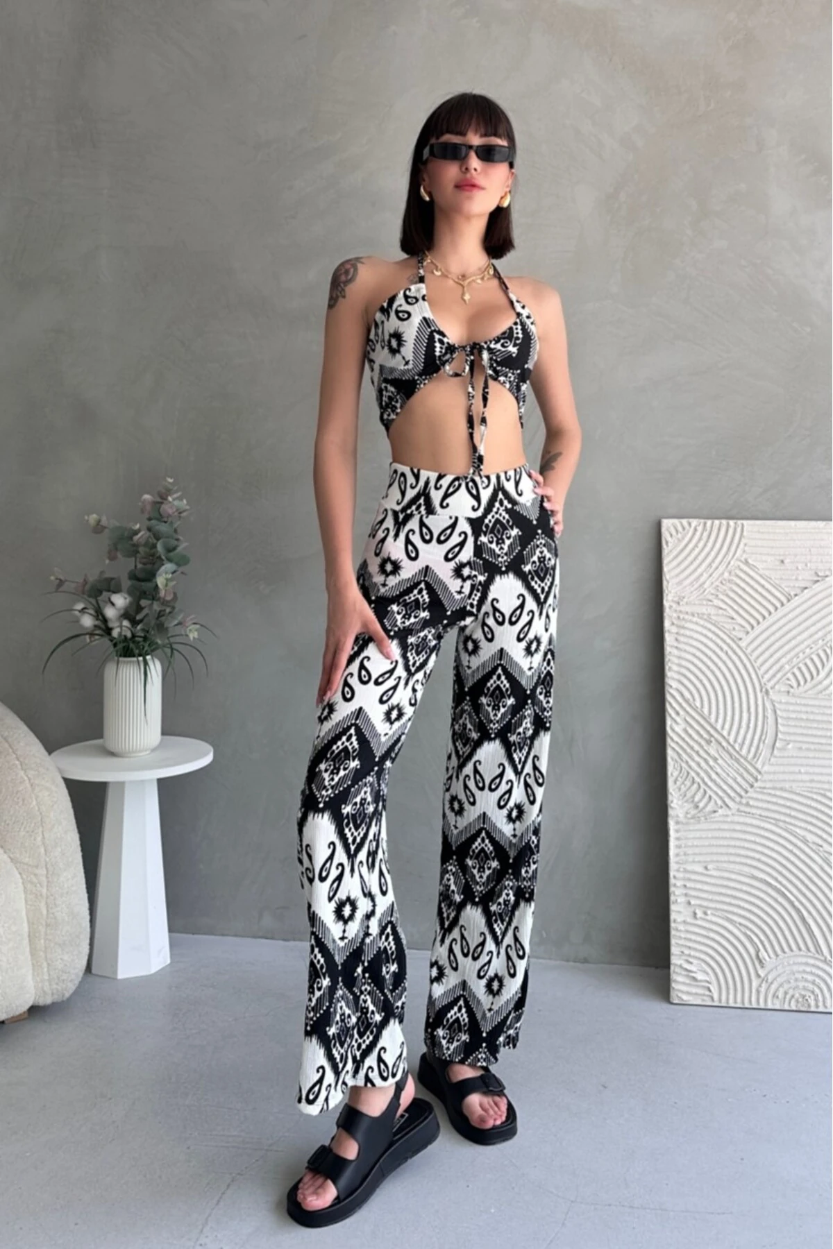 YUMEKO DEKOLTELİ CROP, YÜKSEK BEL BÜRÜMCÜK PANTOLON TAKIM - GRİ/SİYAH