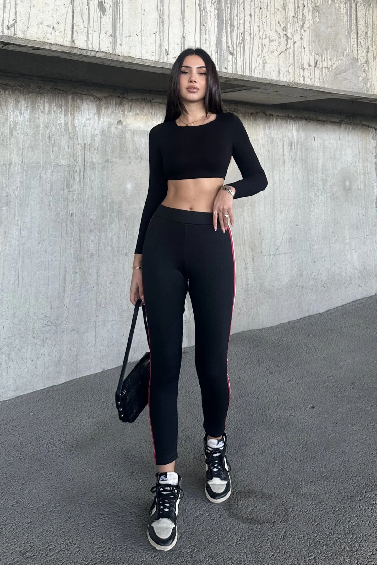 Siyah Yan Çizgili Sporcu Tayt – Kırmızı Beyaz Şeritli Ribana Yüksek Bel