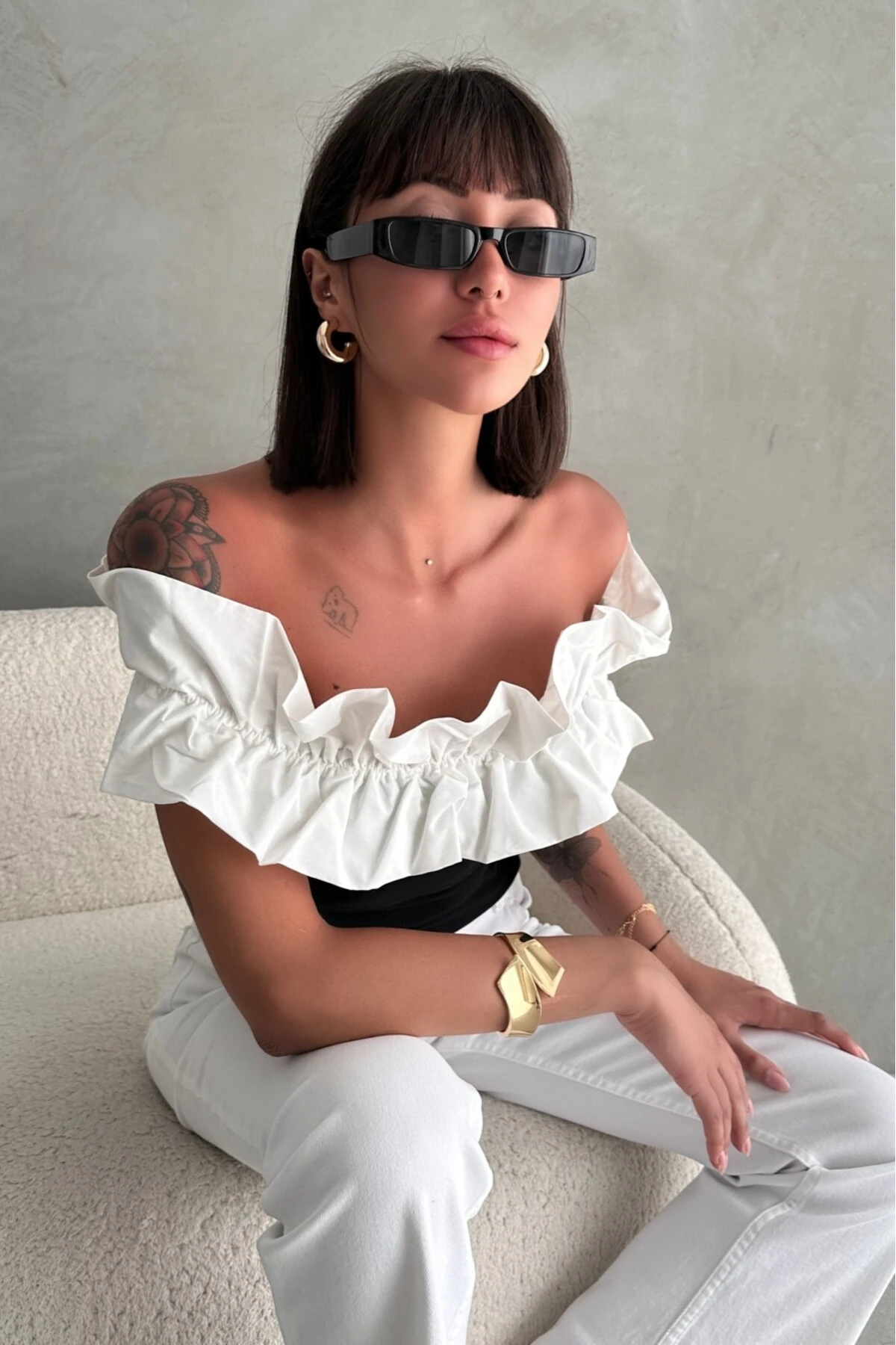 BÜZGÜLÜ MADONNA YAKA BLUZ