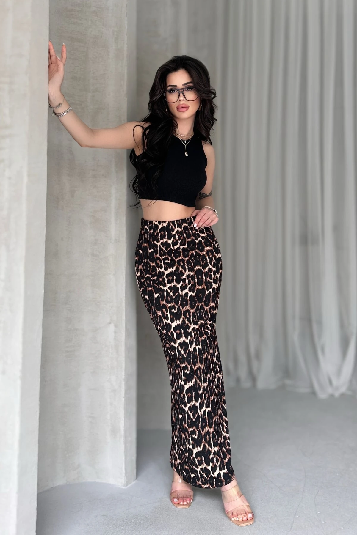 BİSİKLET YAKA FİTİLLİ CROP ATLET, LEOPAR DESENLİ BÜRÜMCÜK KALEM ETEK TAKIM