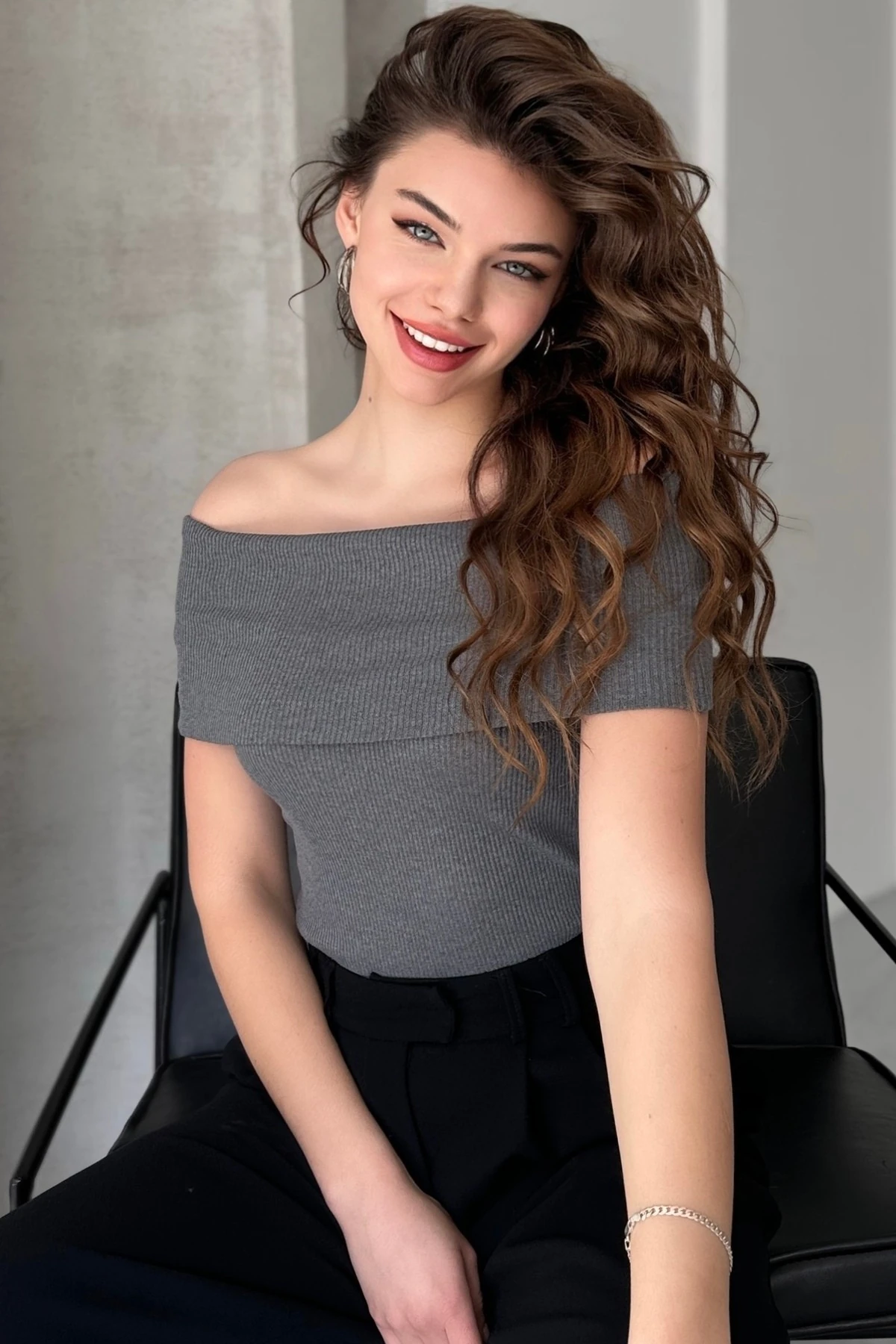 MADONNA YAKA KOLSUZ KAŞKORSE BLUZ