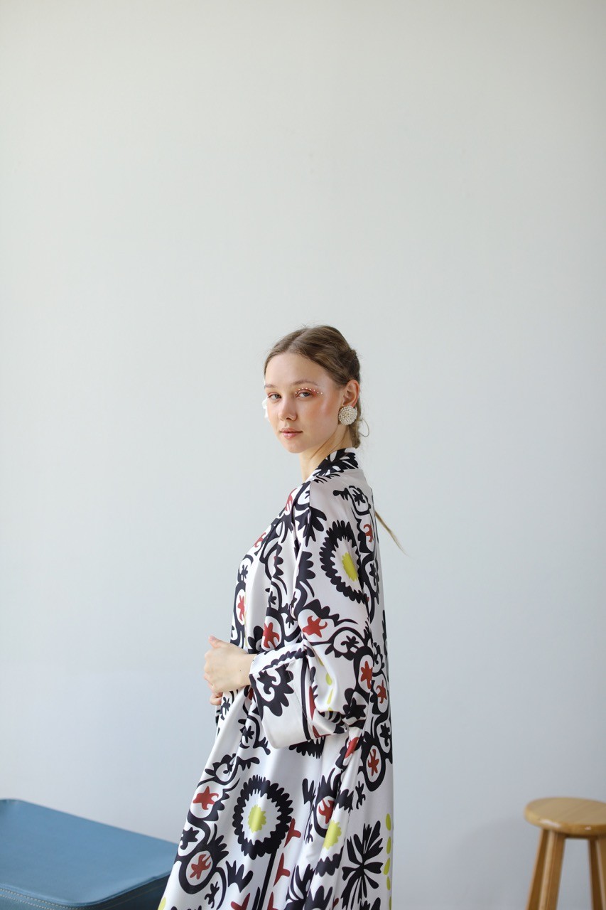 Saten Etnik Desen Kimono