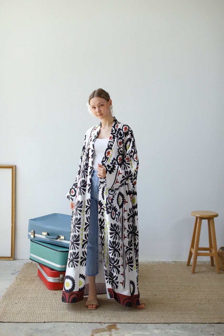 Saten Etnik Desen Kimono