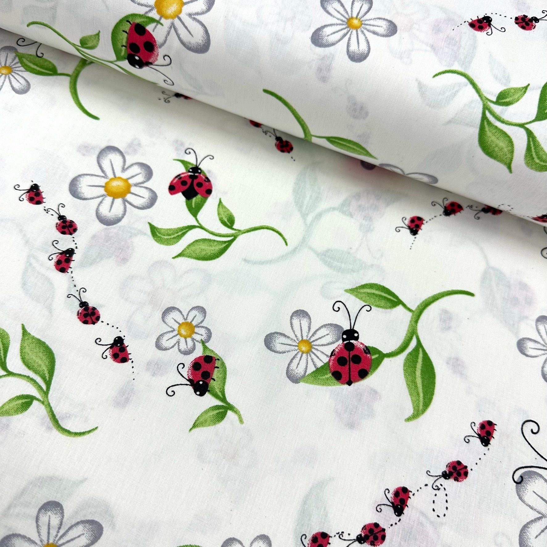 Daisies With Lady Böceklar Poplin Fabric