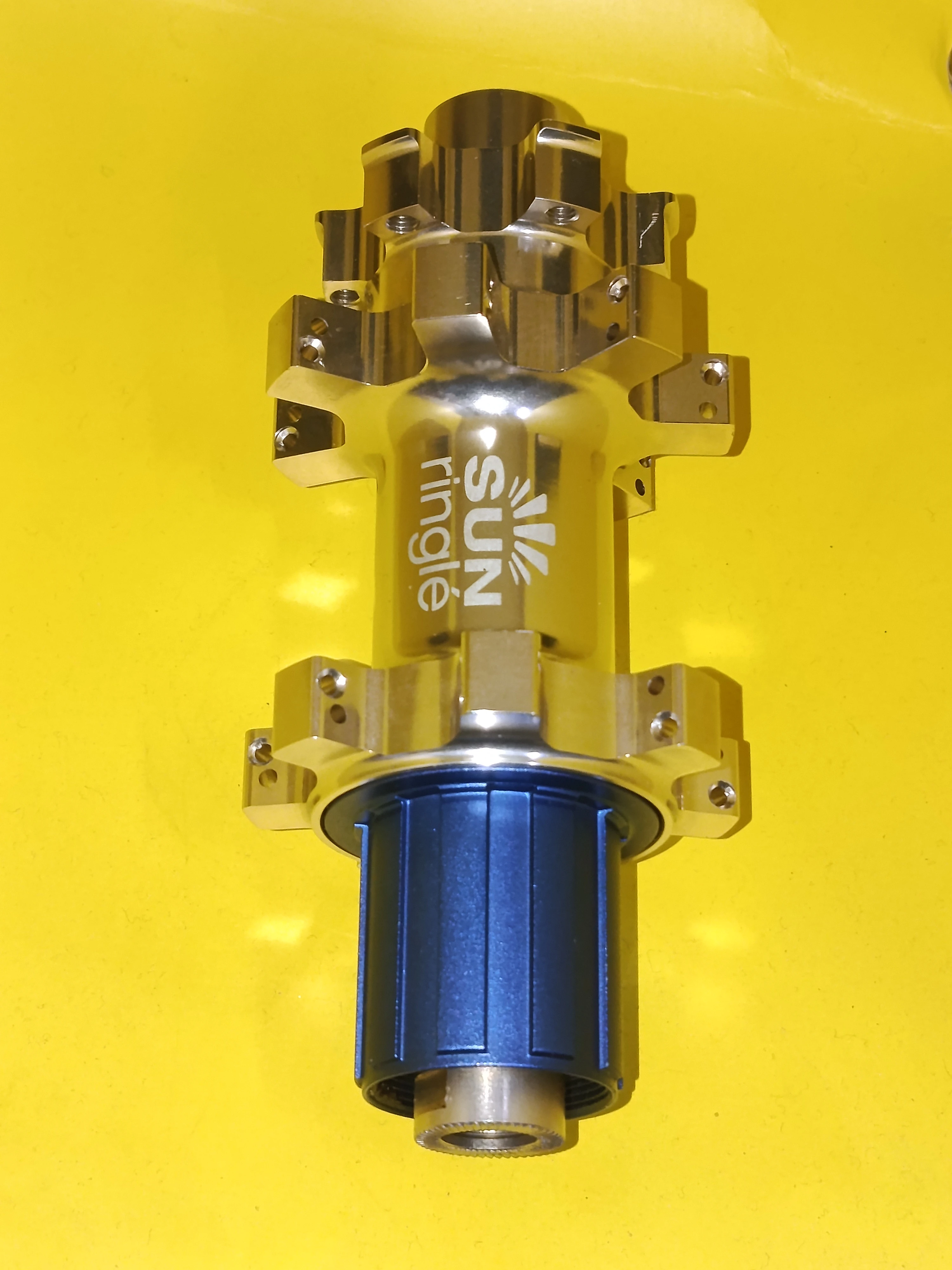 SUNRİNGLE 28 DELİKLİ ARKA DİSK+V FREN UYUMLU SOKMA MİL GÖBEK 150MM-12MM