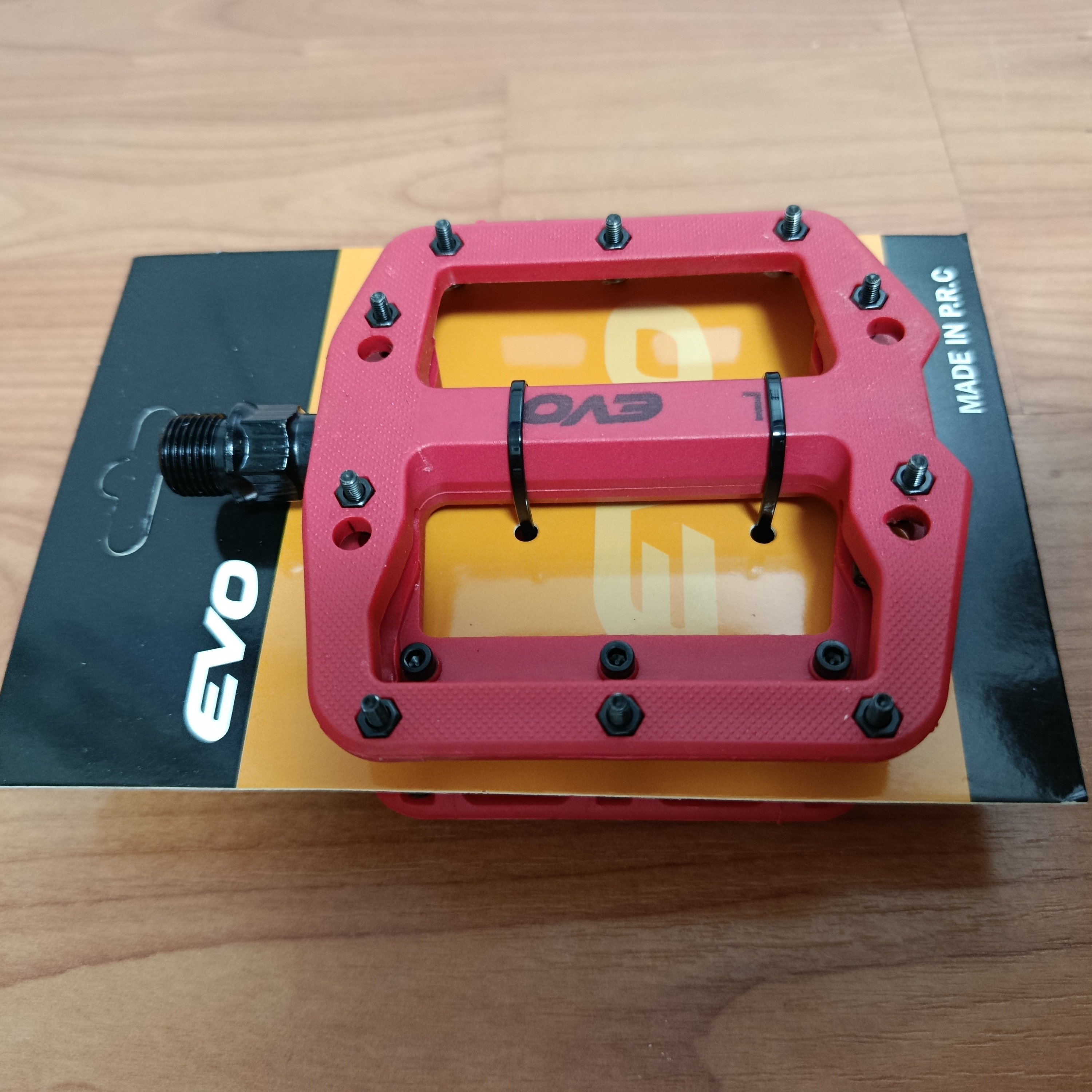 
PLATFORM EVO KIRMIZI ÇİVİLİ PEDAL