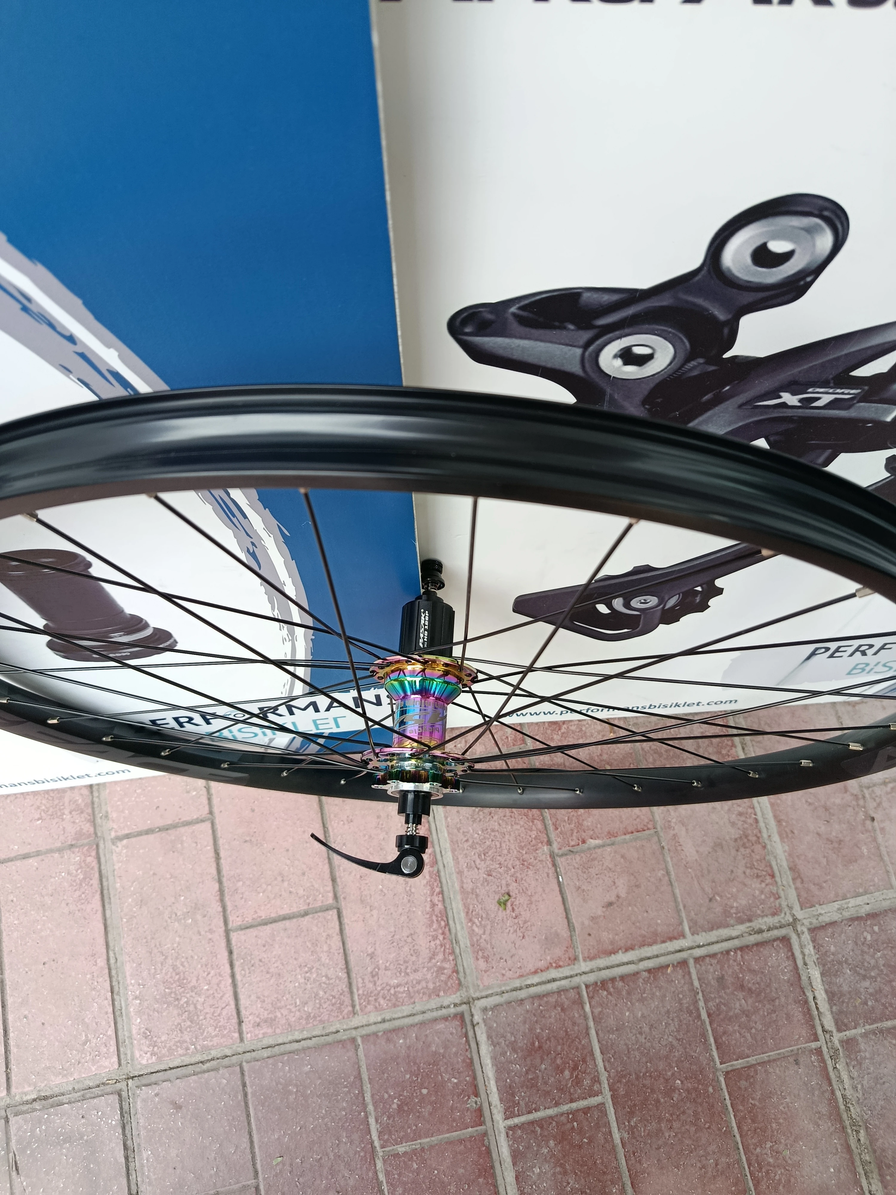 RACEFACE R27 JANT 29  ARKA RAINBOW RENK PASAK RULMANLI YÜKSEK HUB SESİ