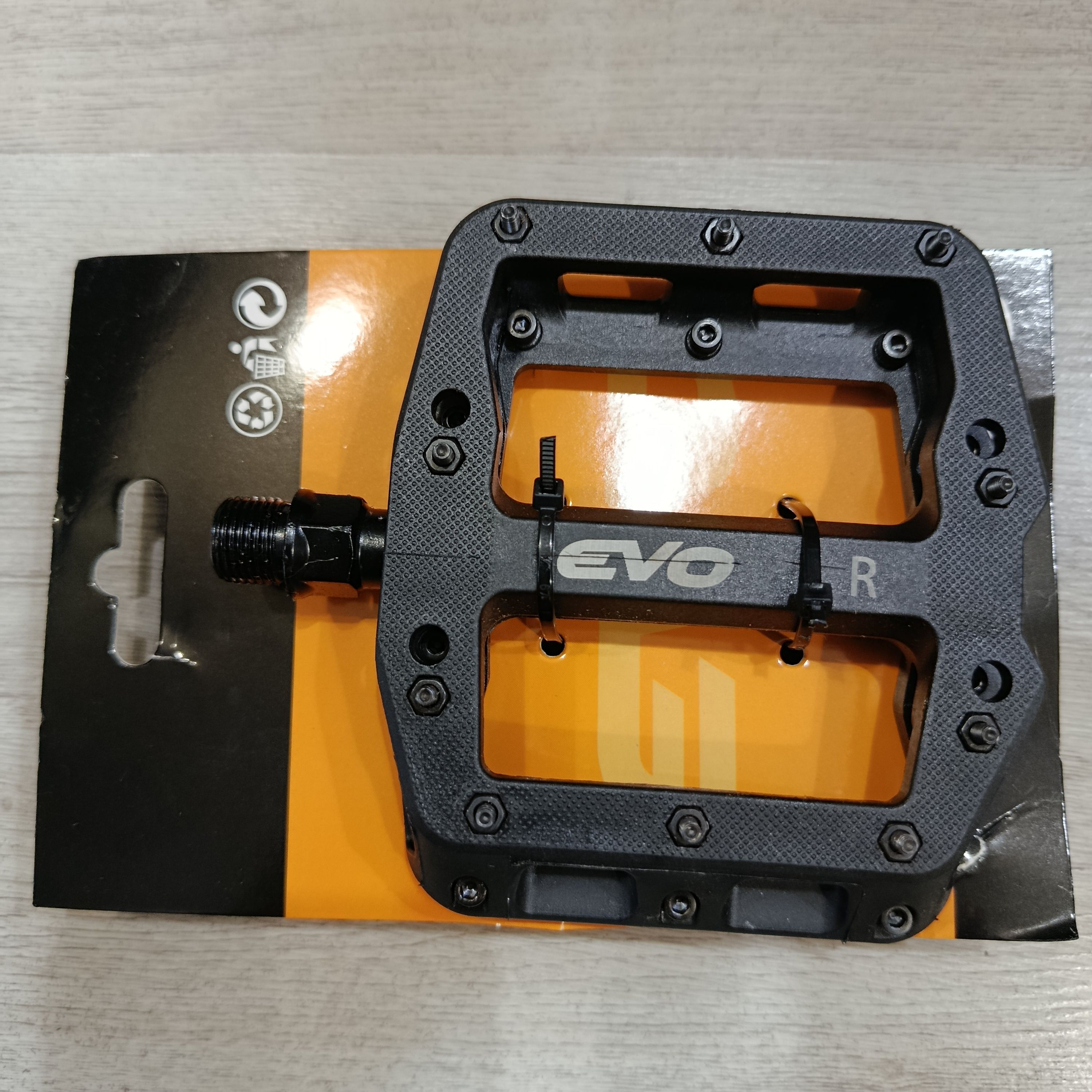 PLATFORM EVO SİYAH ÇİVİLİ PEDAL