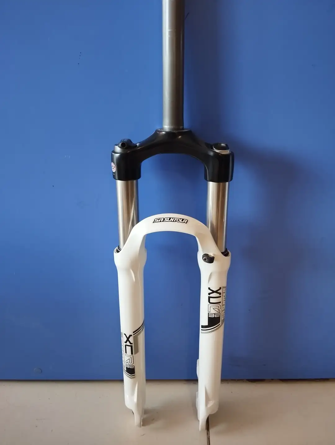 SR-SUNTOUR XCR32 27,5 DISK HAVALI TEPME AYARLI KİLİTLİ ÖN