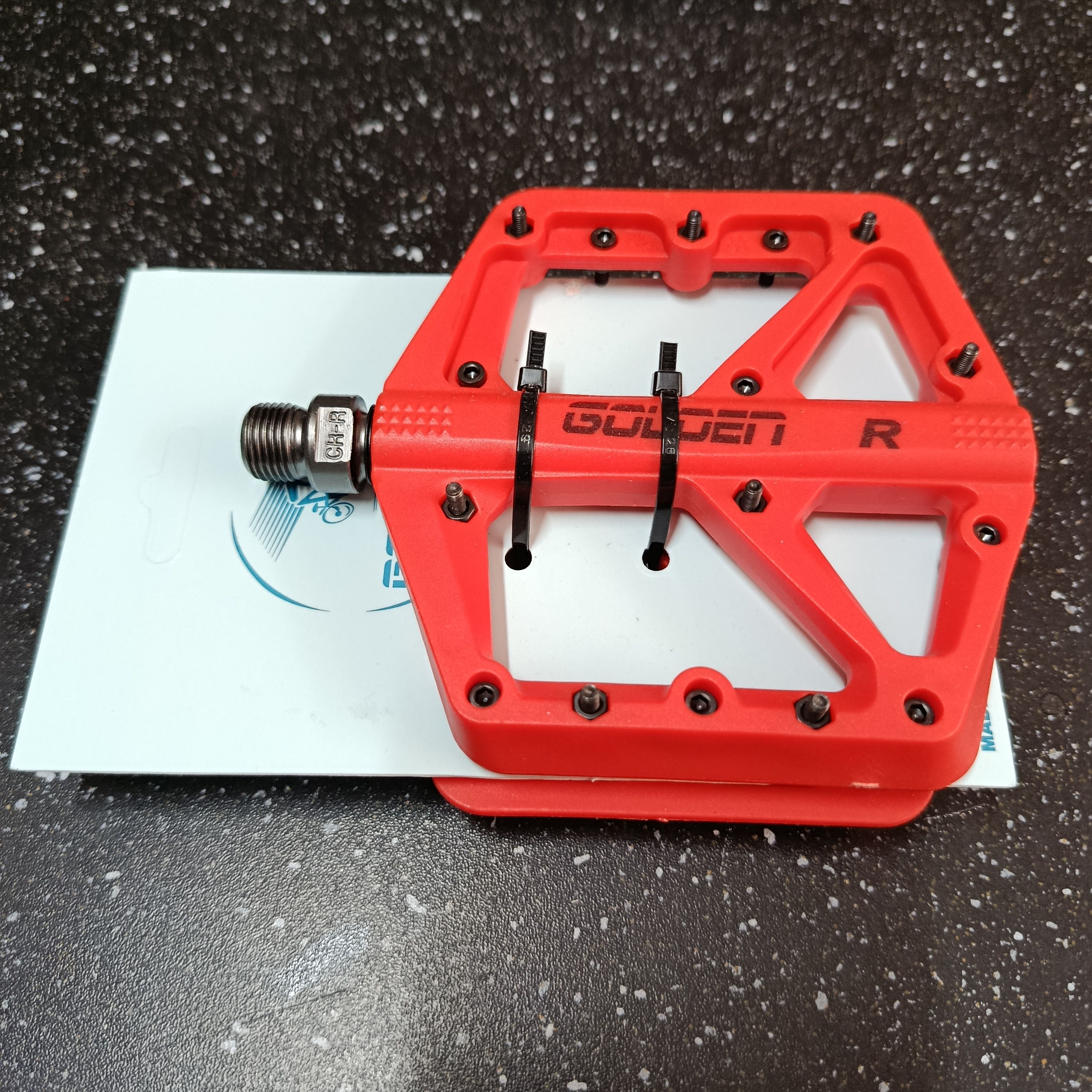 PLATFORM GOLDEN KIRMIZI ÇIVİLİ PEDAL 