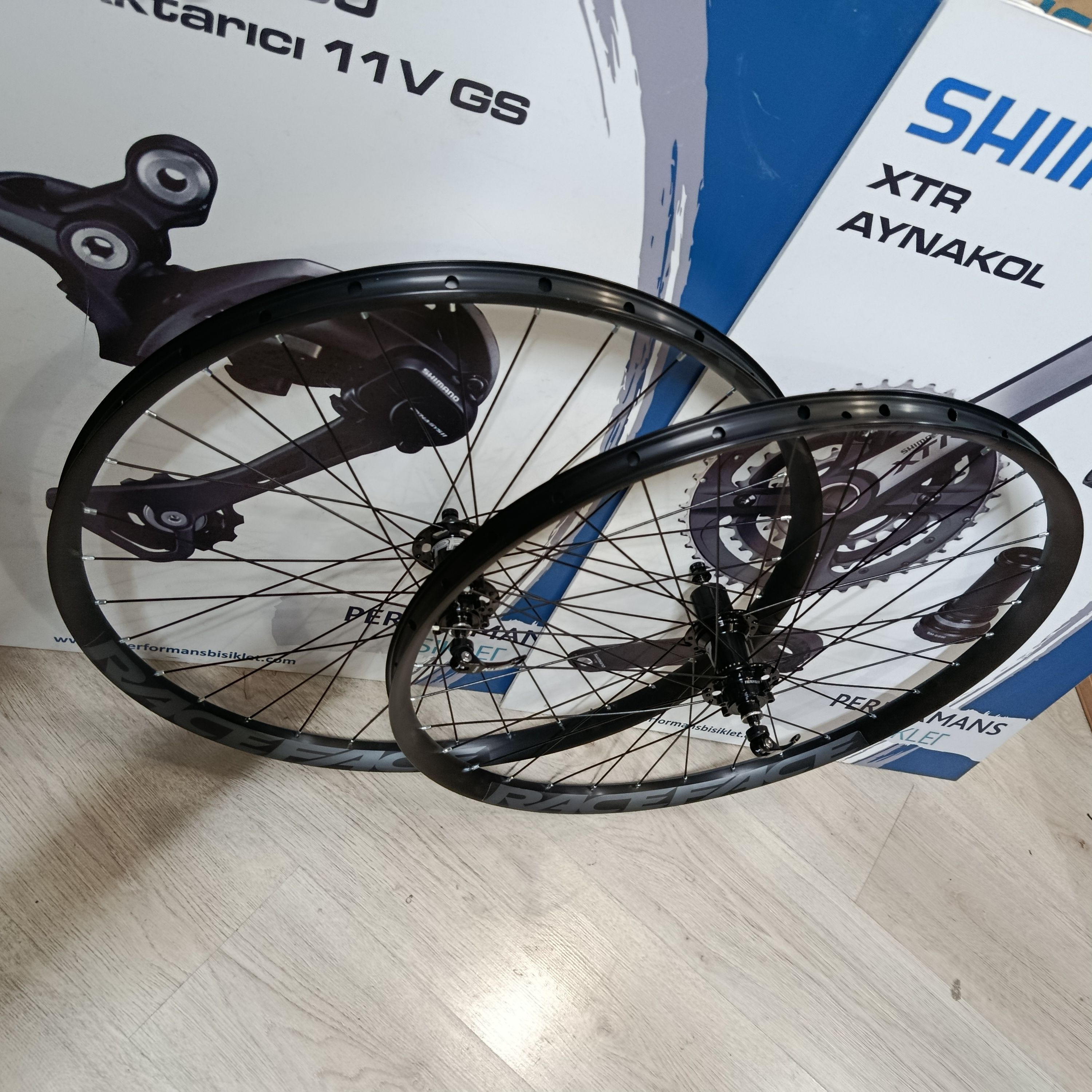 27,5 ÖN-ARKA HASSNS PRO7 RULMANLI SİYAH RACEFACE R27 JANT 27MM İÇ 31MM DIŞ  DİSK 