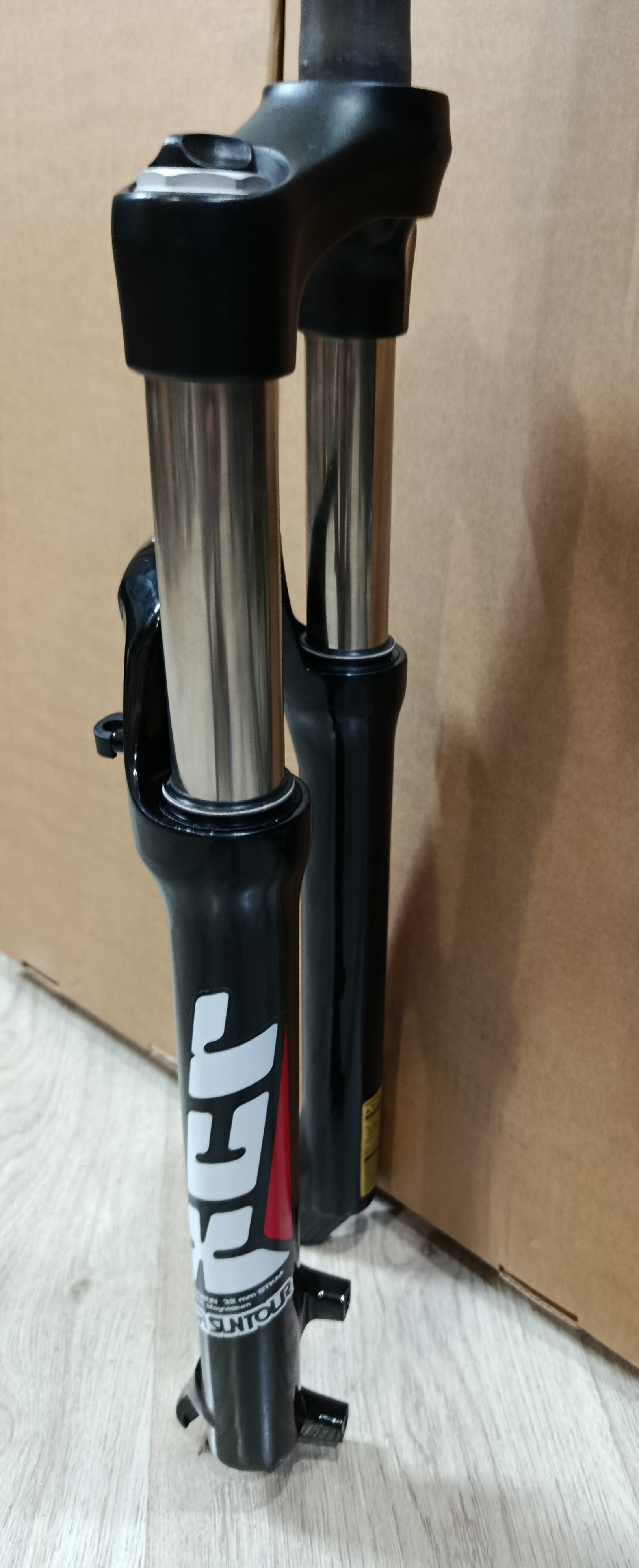 Suntour XCR HAVALI 26 DİSK UYUMLU 110MM 32 MAGNEZYUM BİSKLET ÖN AMORTİSÖR 