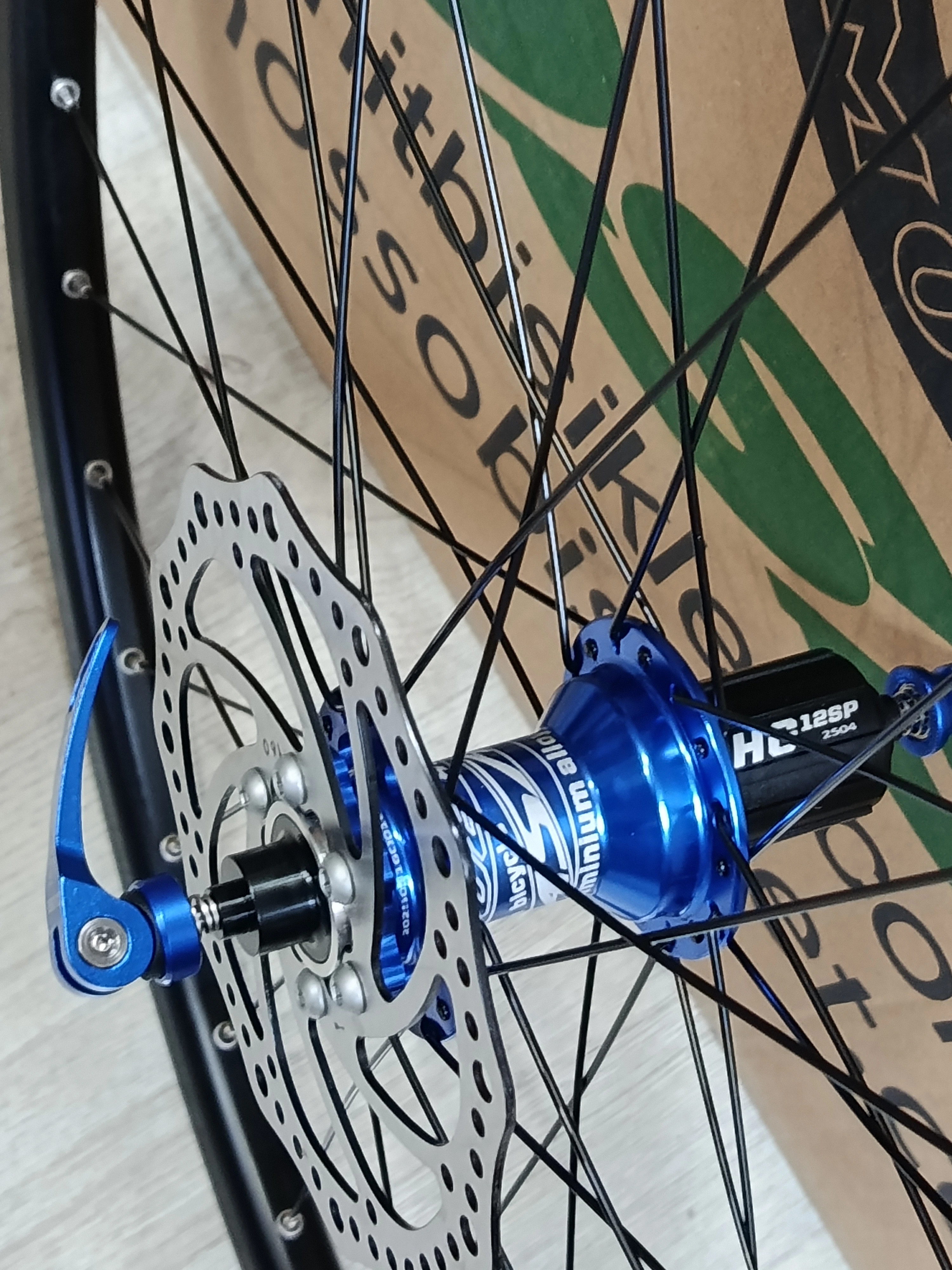 27,5 ARKA PASAK GÖBEK RULMANLI MAVİ YÜKSEK HUB SESİ  DİSKLİ YÜZÜKLÜ JANT 