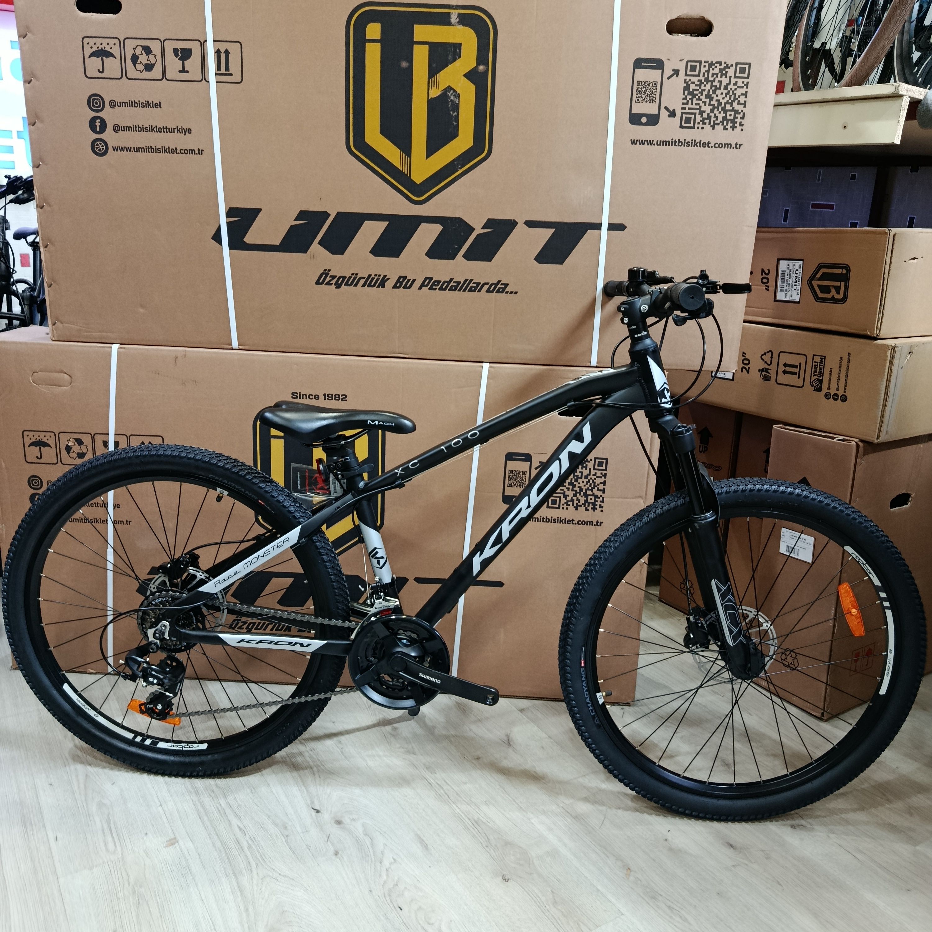 KRON XC 100 26 JANT SHIMANO HİDROLİK DİSK FREN DAĞ BİSİKLETİ  SİYAH