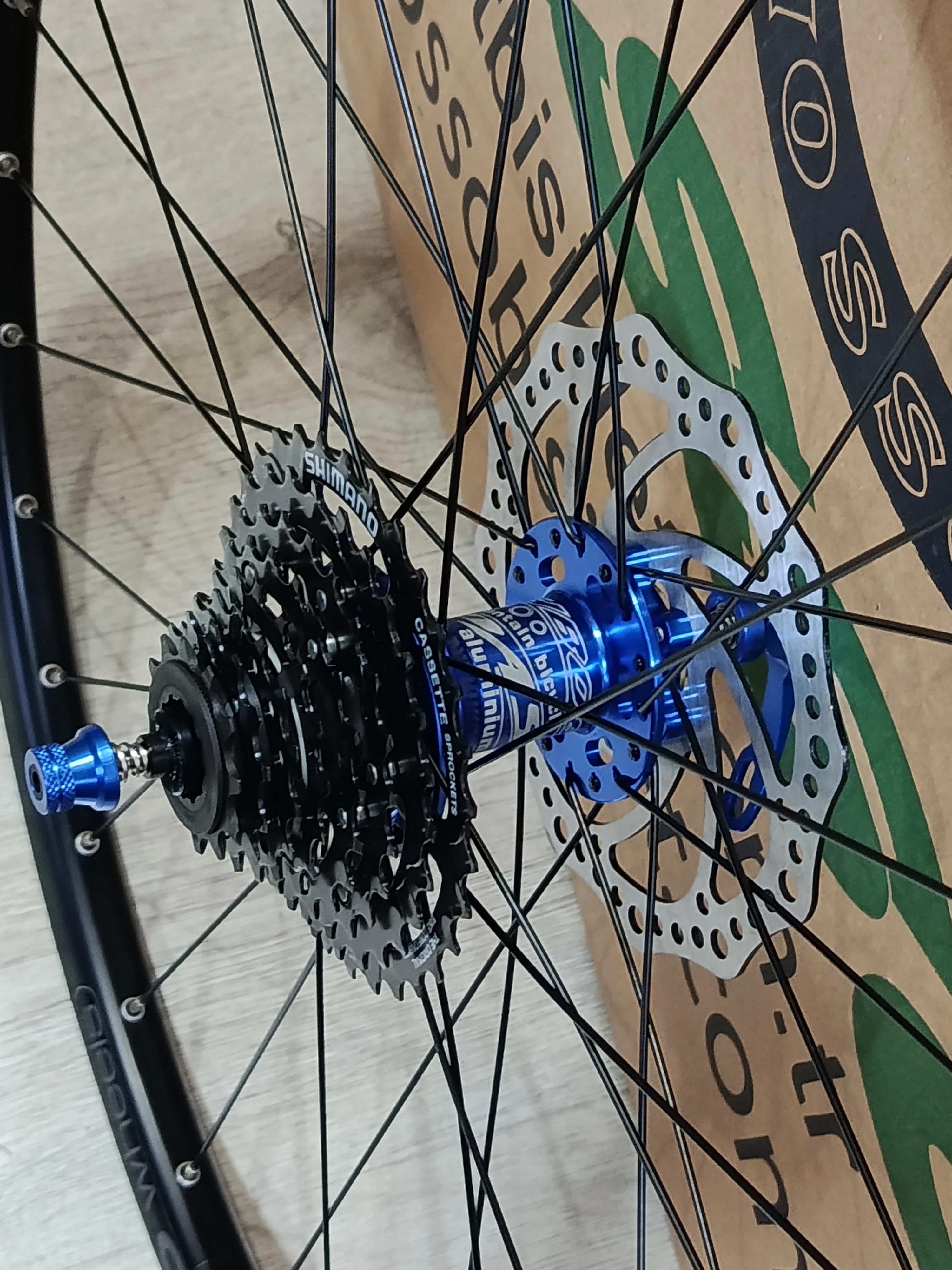 27,5 ARKA PASAK GÖBEK RULMANLI MAVİ YÜKSEK HUB SESİ  DİSK+KASET 8 Lİ  YÜZÜKLÜ JANT 