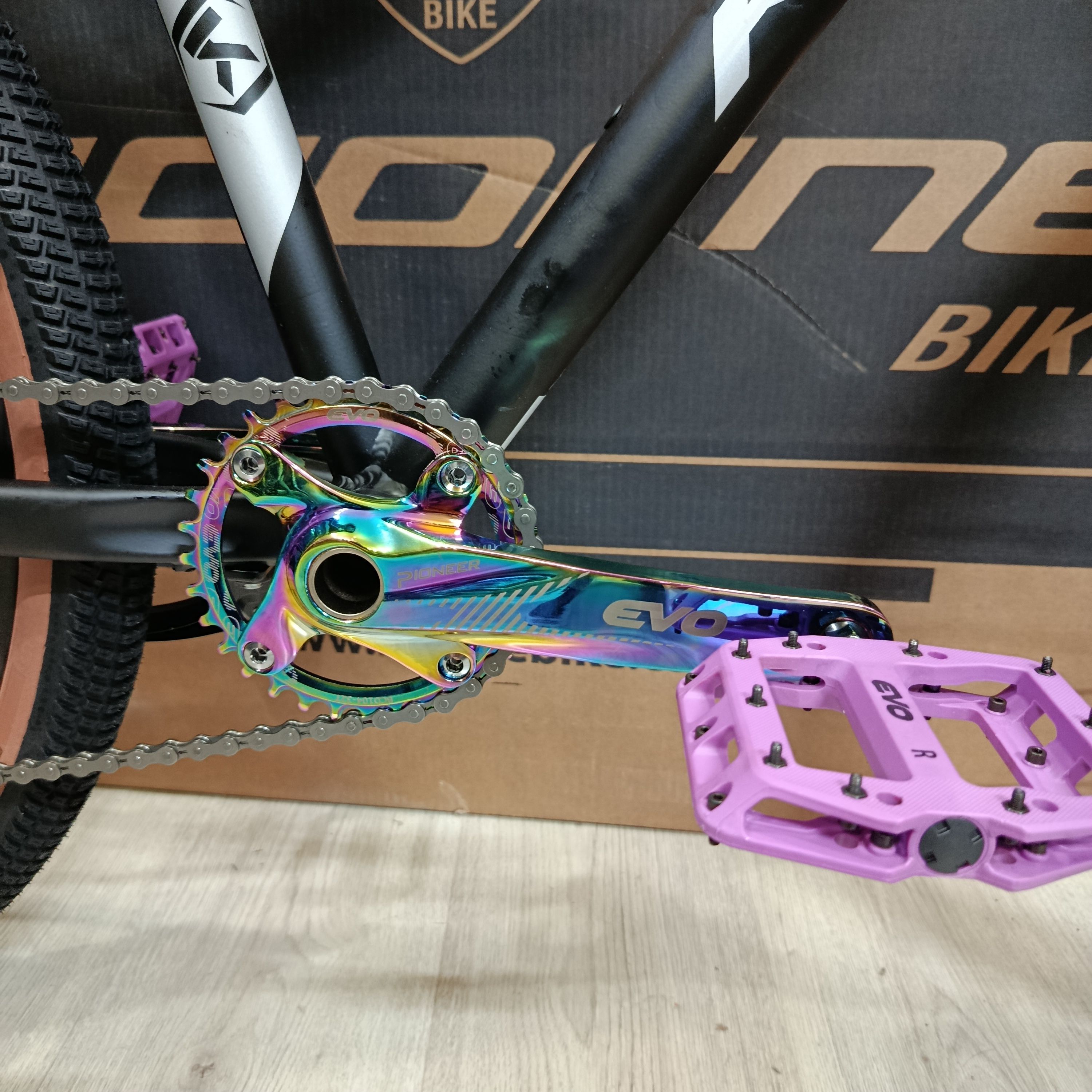 Kron 26 Hassns pro7 Havalı Amortisör Schwalbe Lastikler Çivili Pedallar