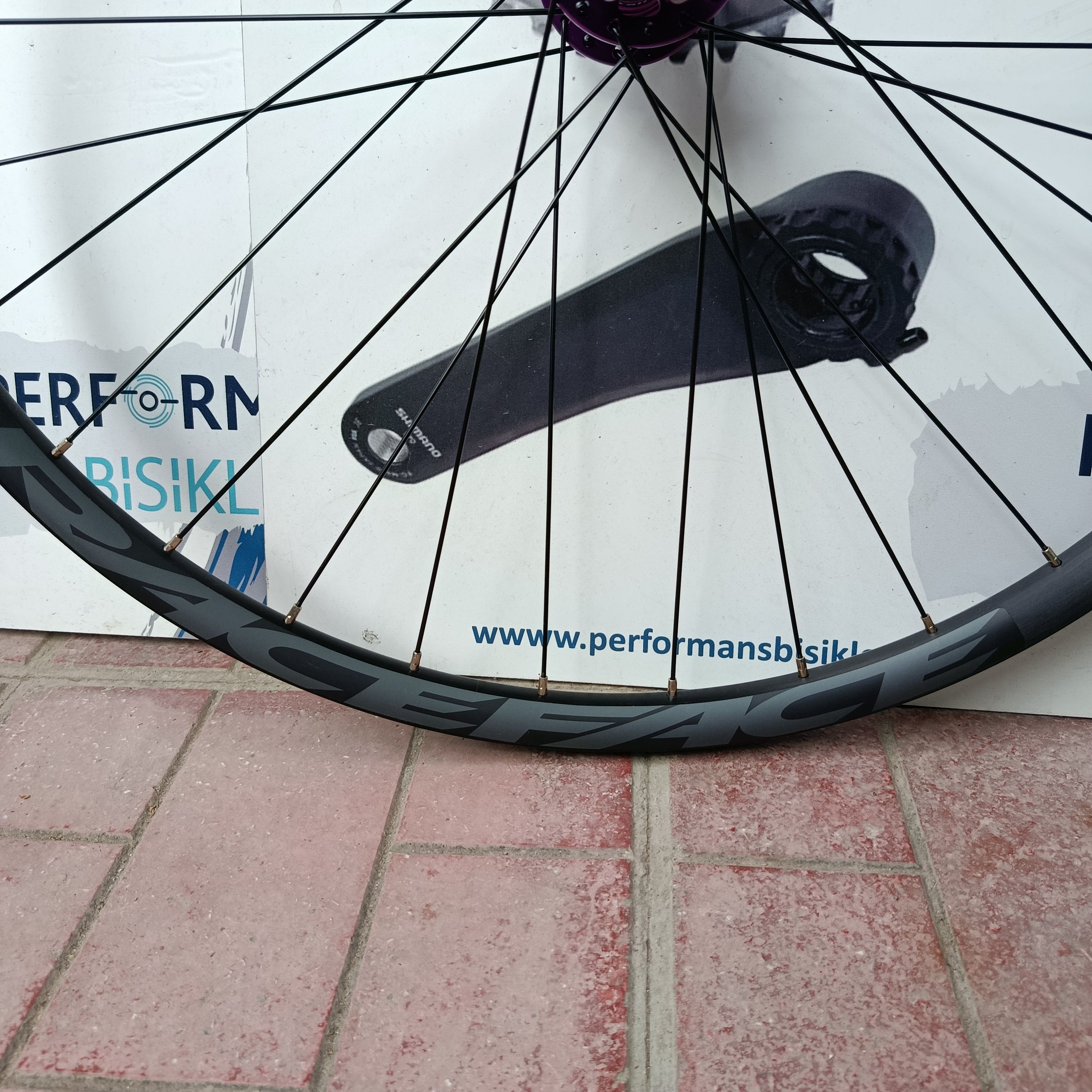 RACEFACE R27 JANT 27,5 PASAK GÖBEK MOR DİSK ÖN JANT