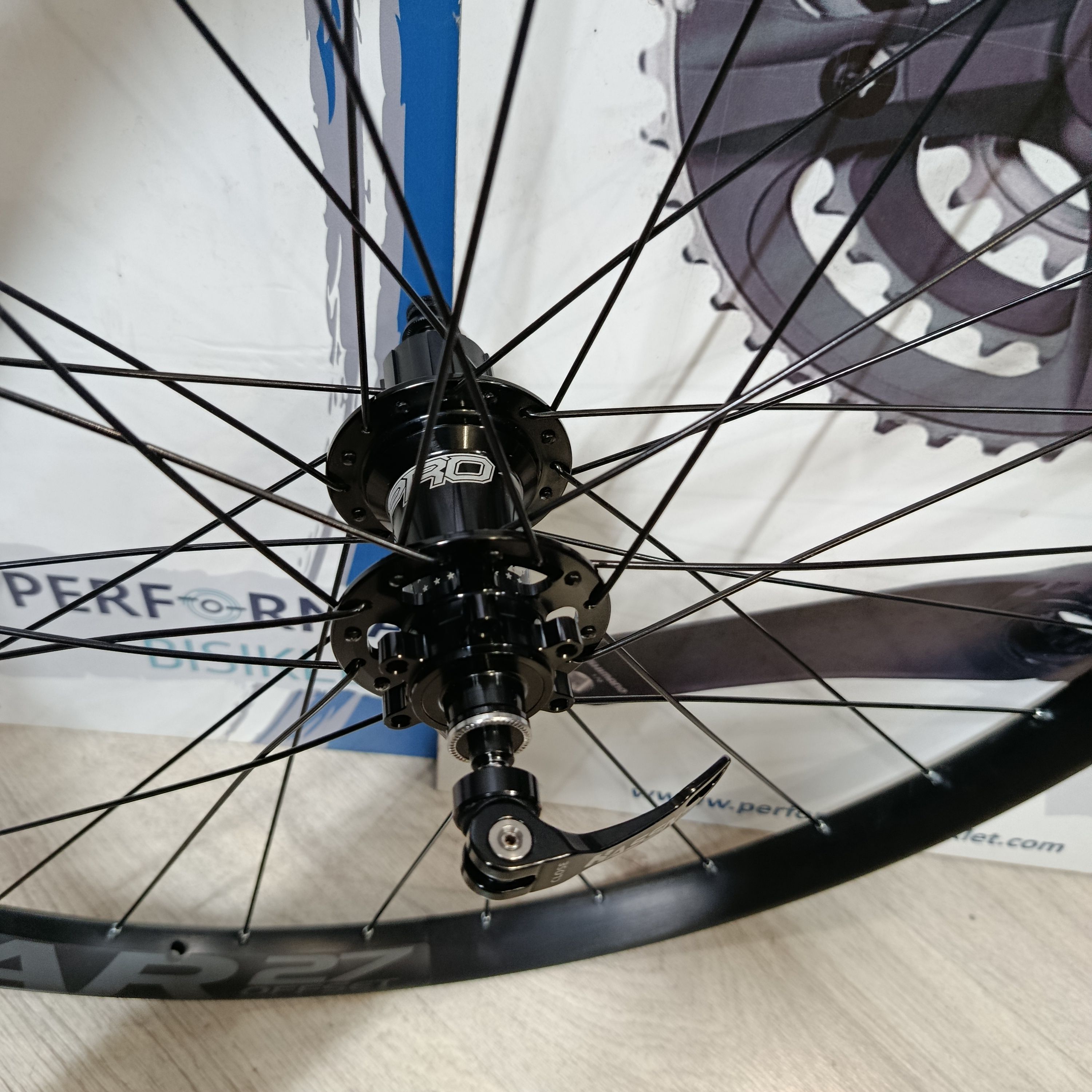 27,5 ARKA HASSNS PRO7 RULMANLI SİYAH RACEFACE R27 JANT 27MM İÇ 31MM DIŞ  DİSK 