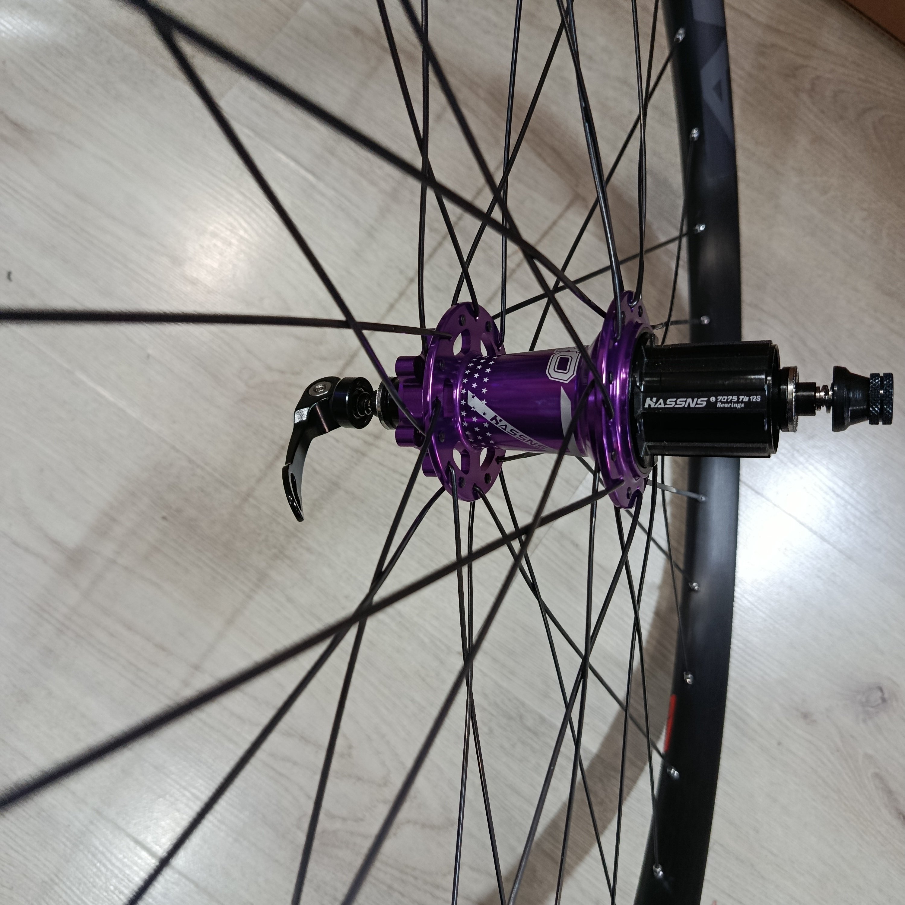 RACEFACE R27 JANT 27,5+DT SWİSS TELLER+HASSNS PRO7 GÖBEK MOR DİSK ARKA JANT