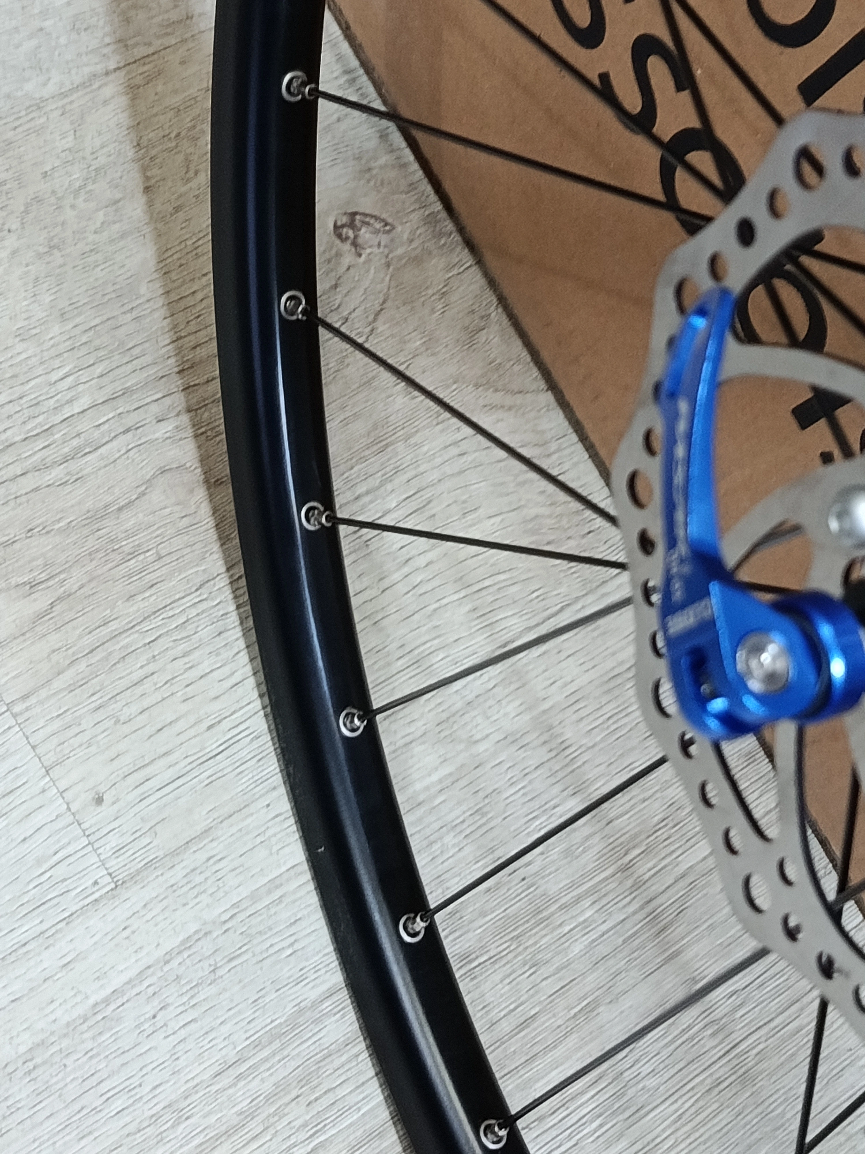 27,5 ARKA PASAK GÖBEK RULMANLI MAVİ YÜKSEK HUB SESİ  DİSKLİ YÜZÜKLÜ JANT 