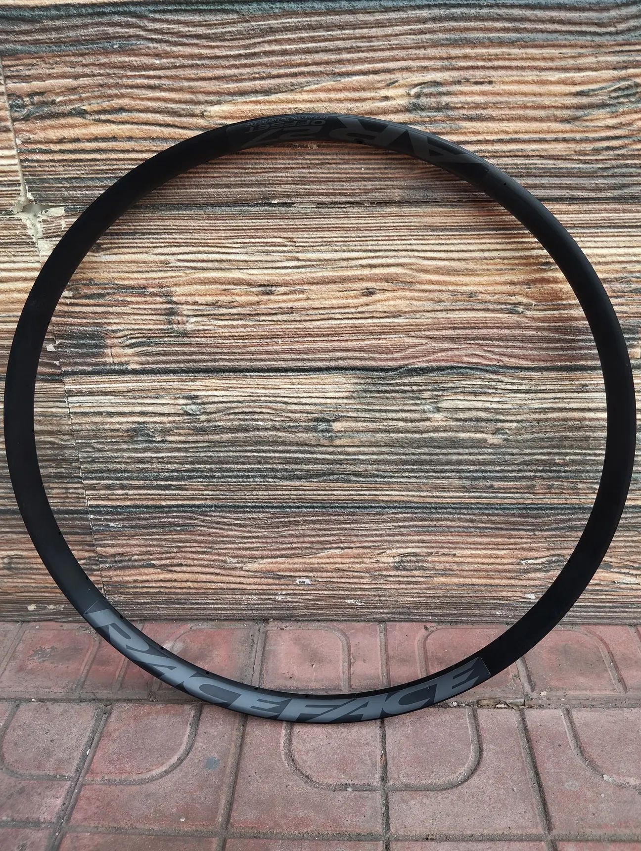 RACEFACE AR27 OFFSET 27MM İÇ 31MM DIŞ GENİŞLİK 29  DİSK JANT 32 DELİKLİ 470GR