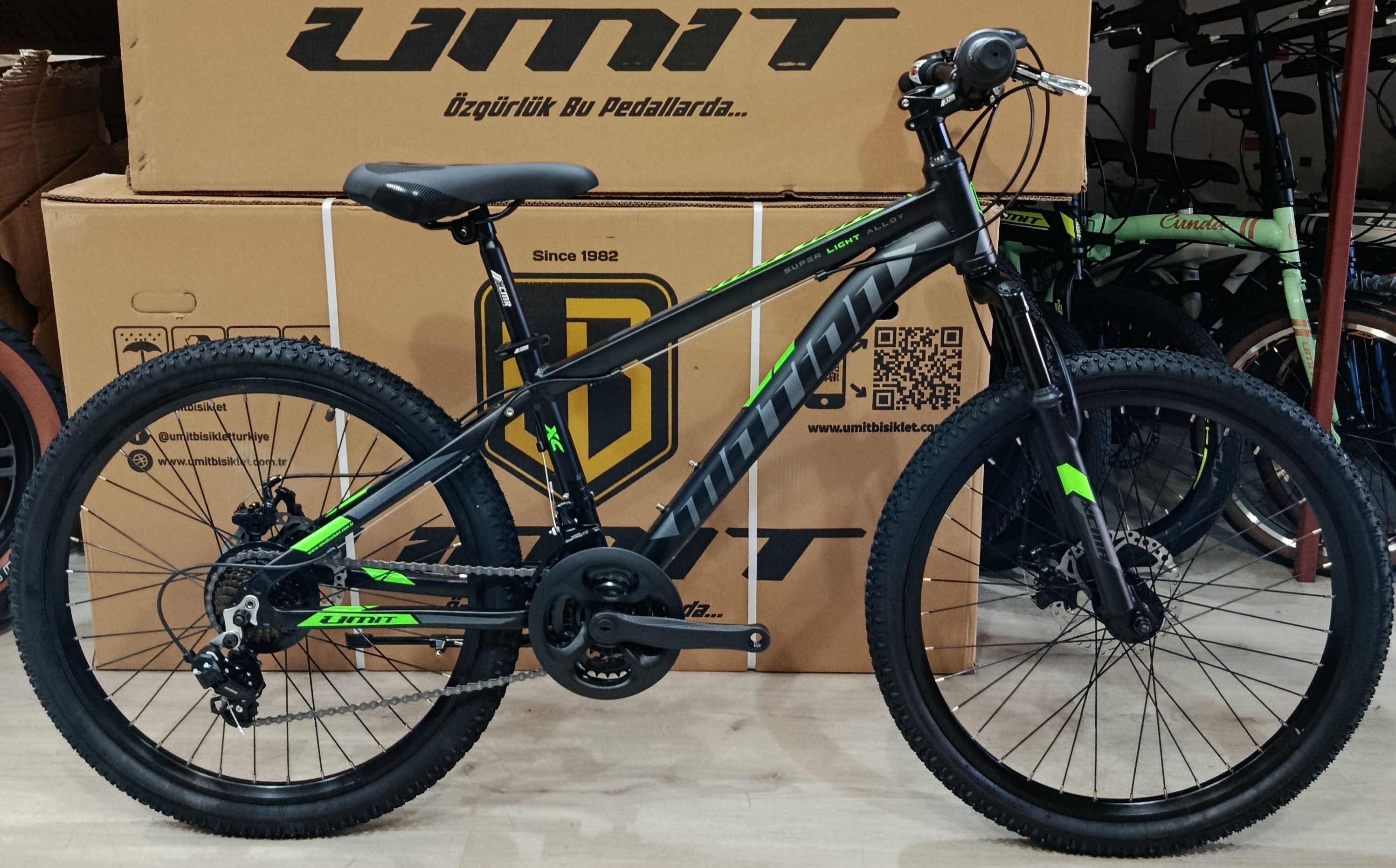 ÜMİT 2478 MOTION 24 JANT 2D DİSK FREN SHIMANO 21 VİTES ALUMINYUM BİSİKLET SİYAH YEŞİL