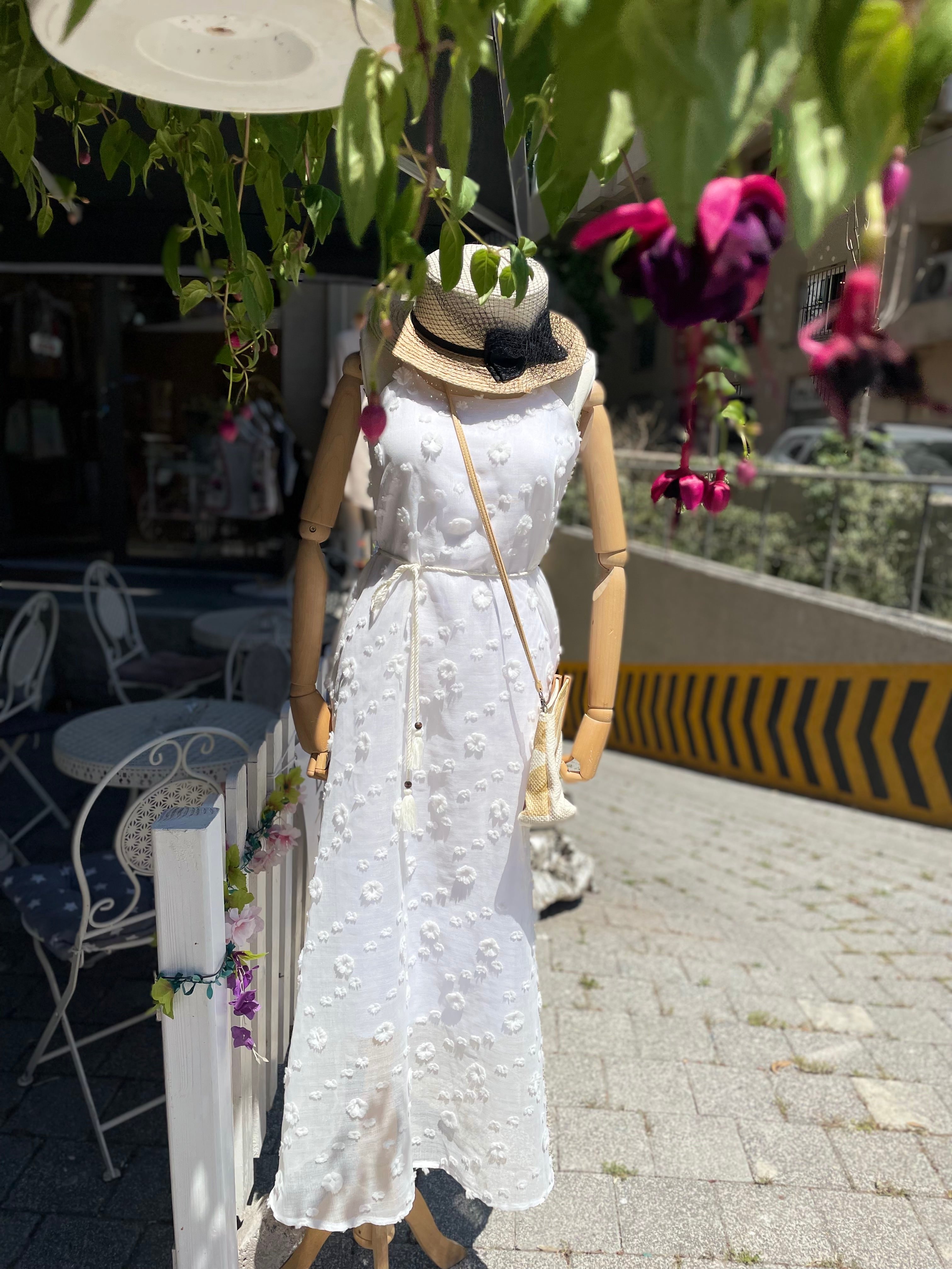 Kadın, Askılı, Halter Yaka, Üstü Çiçek İşlemeli, Astarlı, Maxi-Uzun, Tül Beyaz Elbise