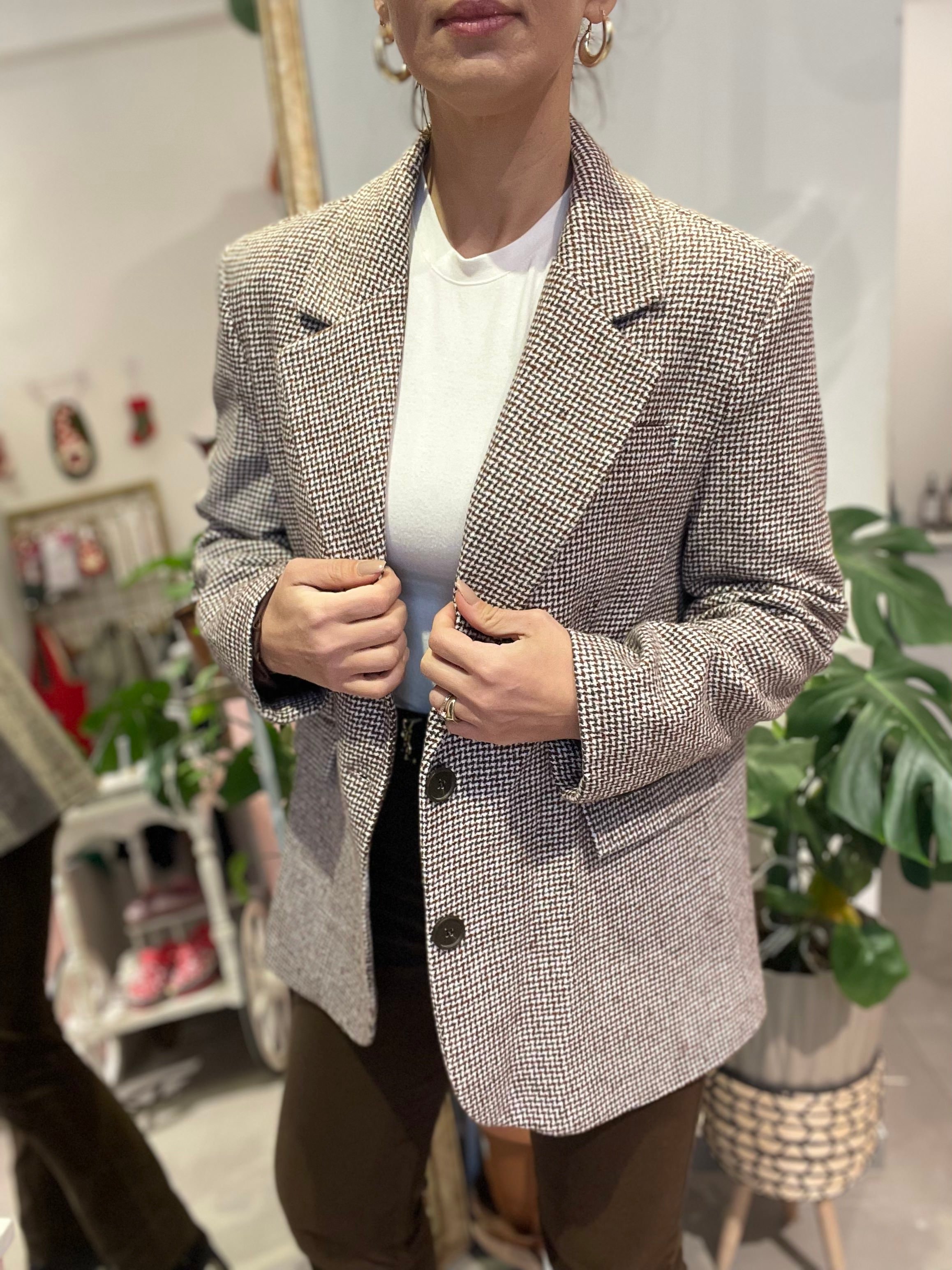 Kadın, Çift Düğme Kapamalı, Acı Kahverengi Astarlı, Zigzag Desenli Blazer Ceket