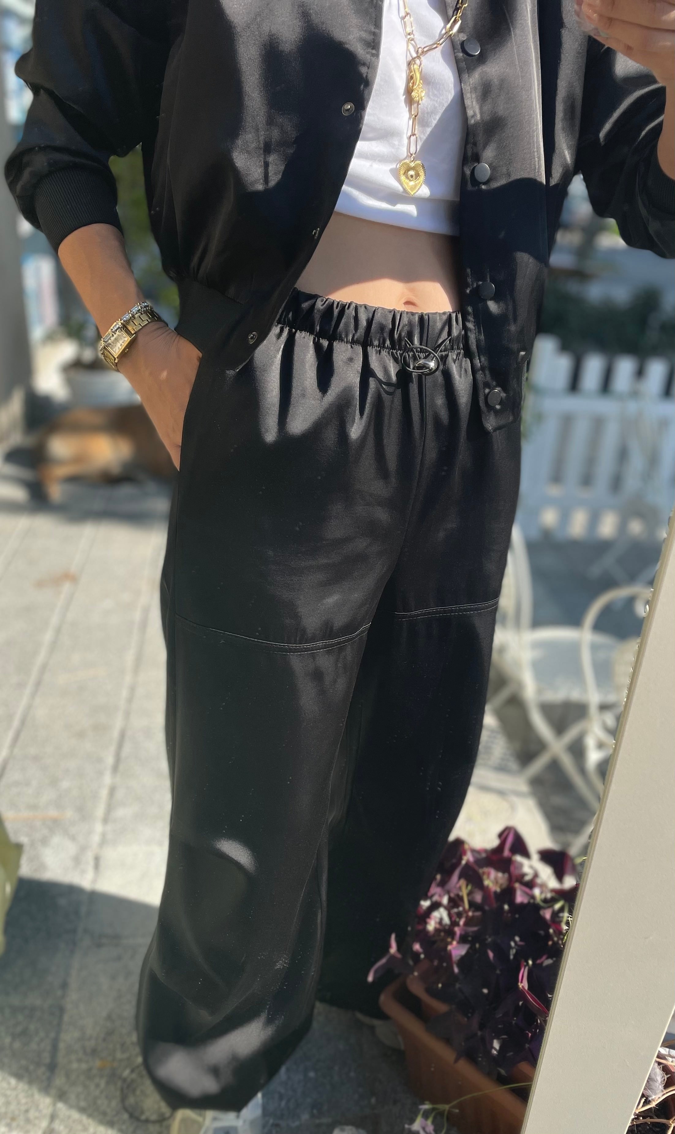 Siyah, Saten, Bomber Ceket ve Bol Paça Pantolon Takım