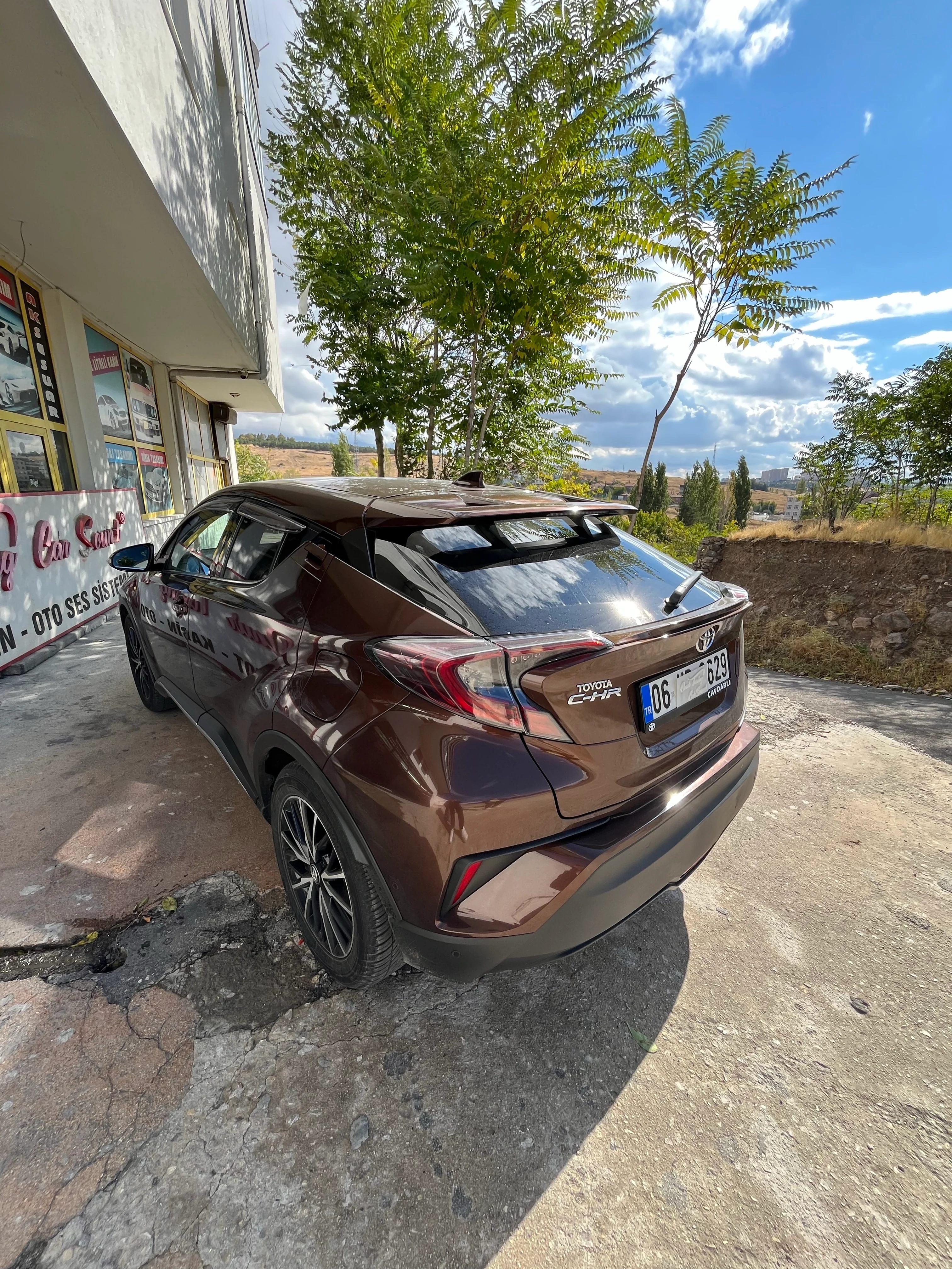 Toyota Ch-R Bagaj Pandizotu