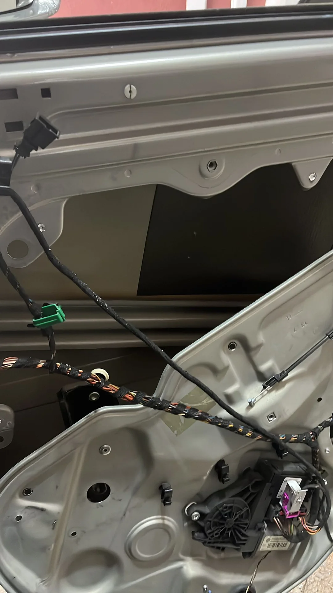 Skoda Octavia Kapı Perçinlerinin Sökülmesi